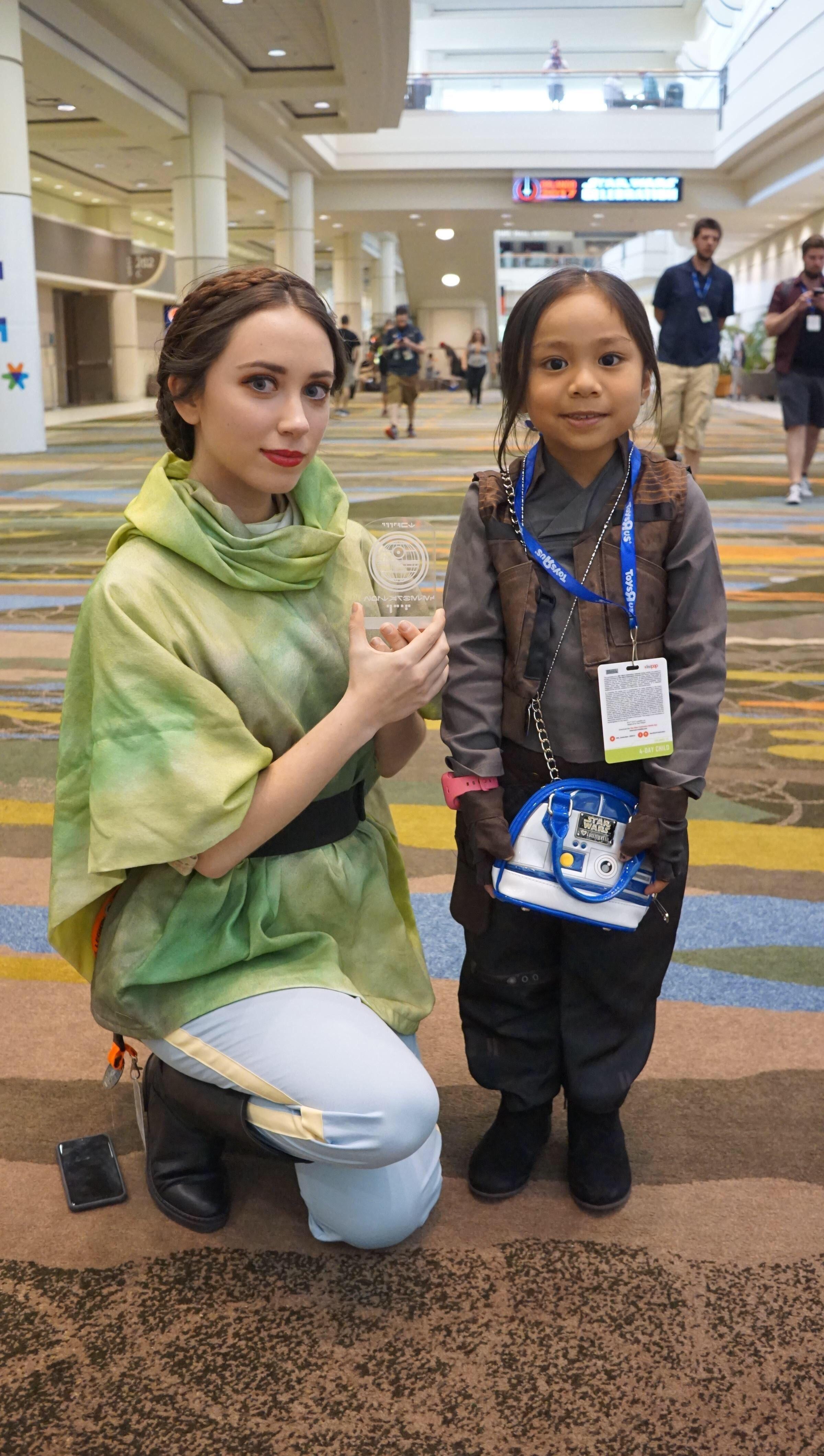 This little Jyn Erso went to a Star Wars Celebration and gave out the