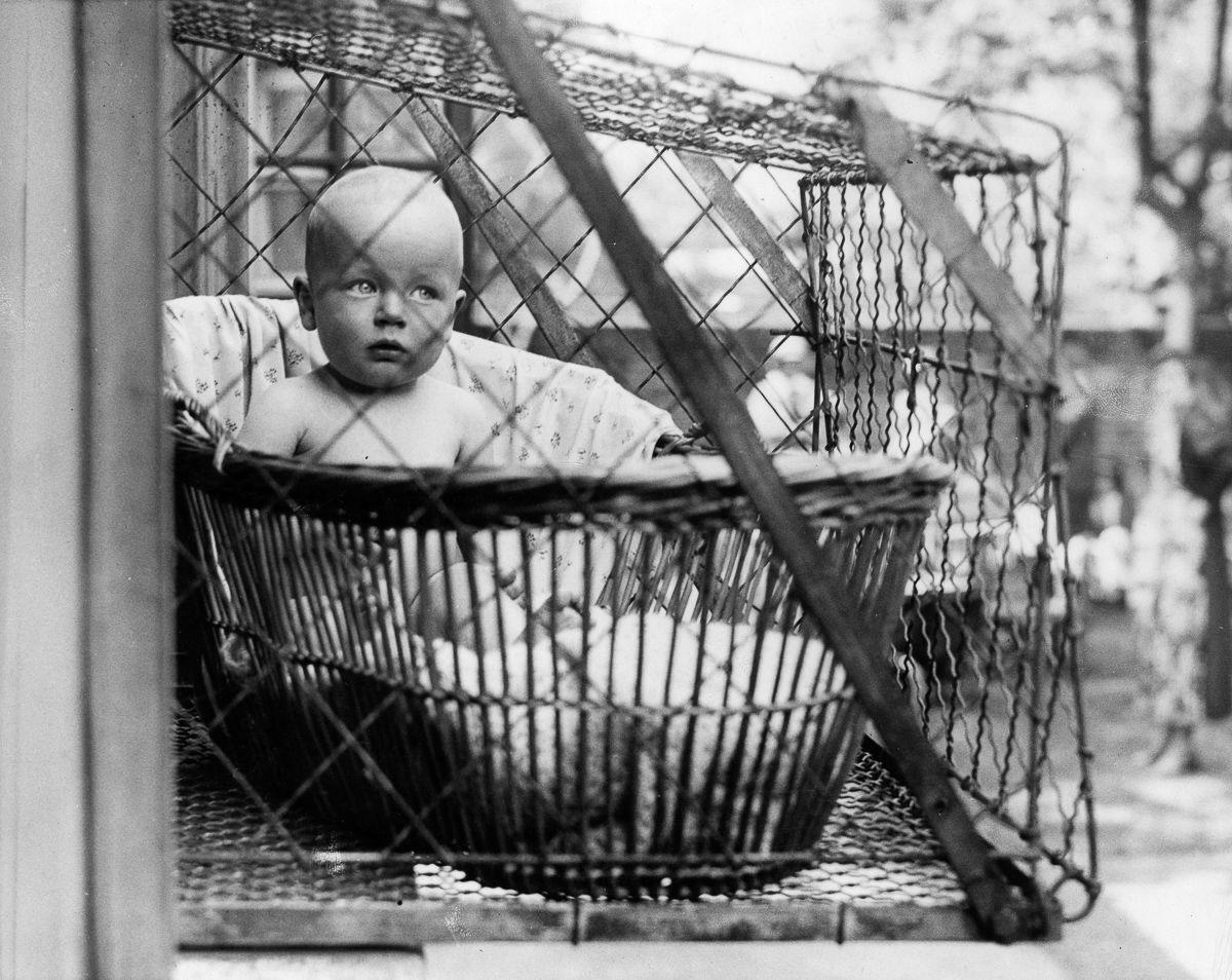 The first commercial patent for a baby cage was filed in 1922 by Emma