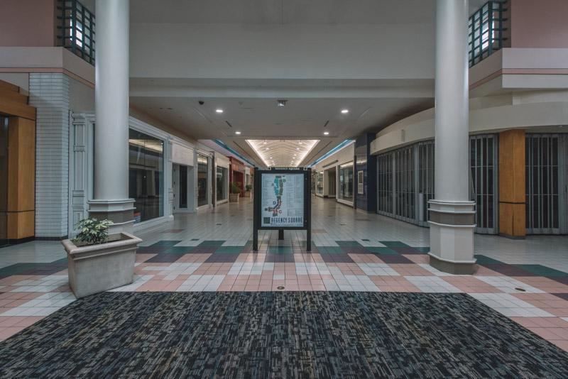the abandoned Regency Square Mall Jacksonville, Florida r/LiminalSpace
