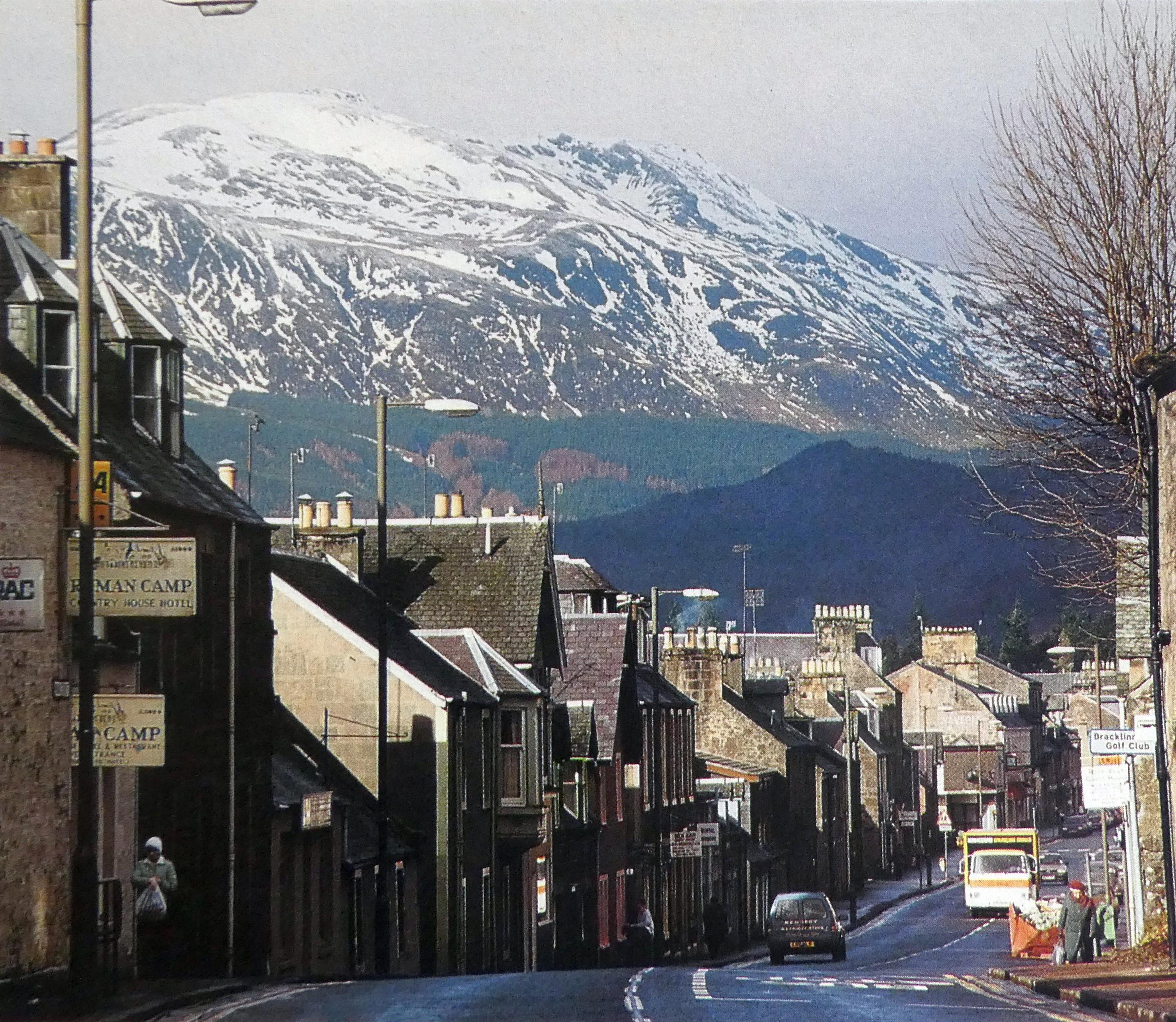 An older view of Callander, Stirling area and Ben Ledi. r/Scotland