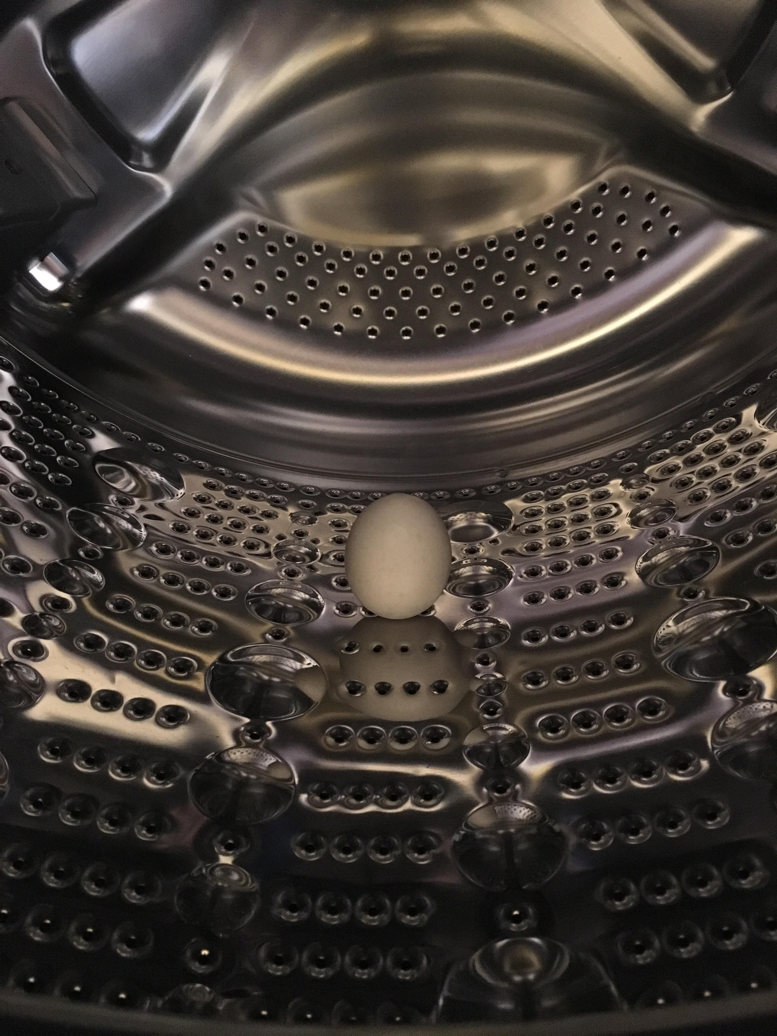 Just cleaning my egg r/EggsInStrangePlaces