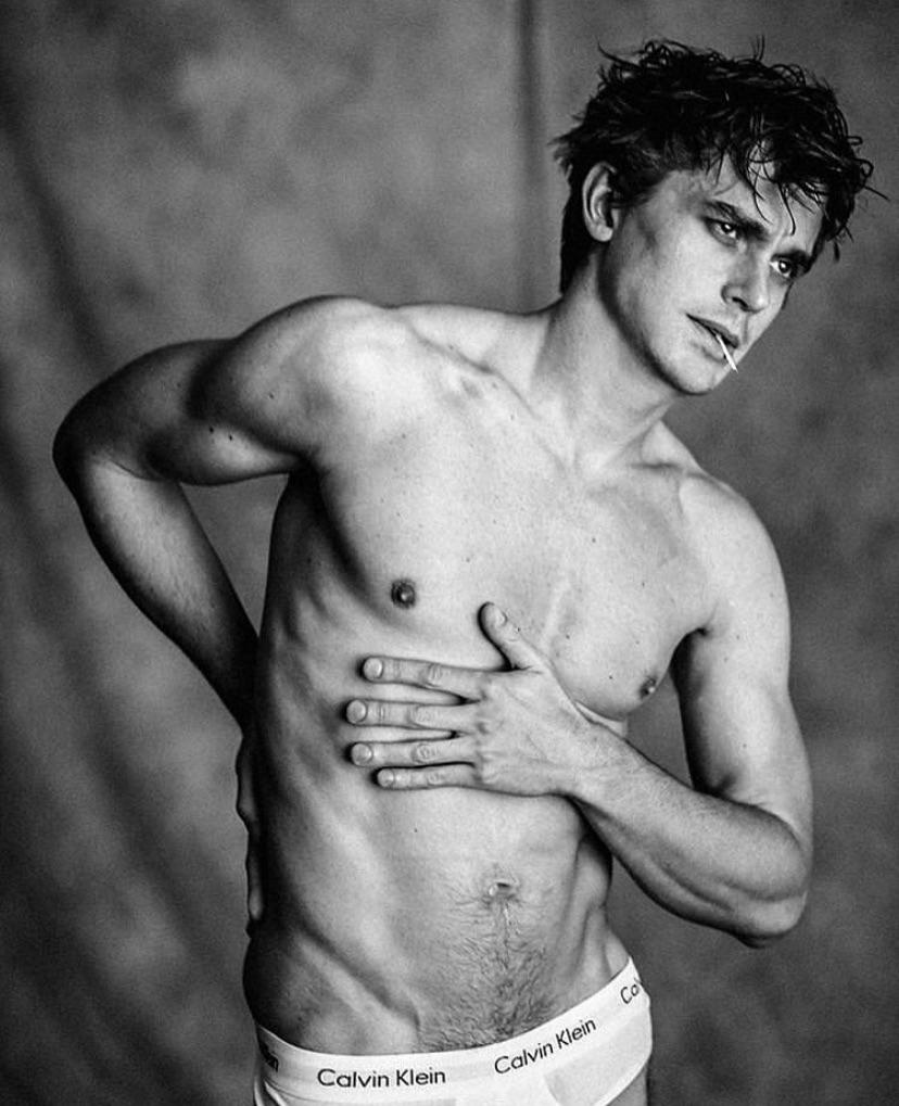 Antoni Porowski from Queer Eye aka the hottest gay in all the land : LadyBoners