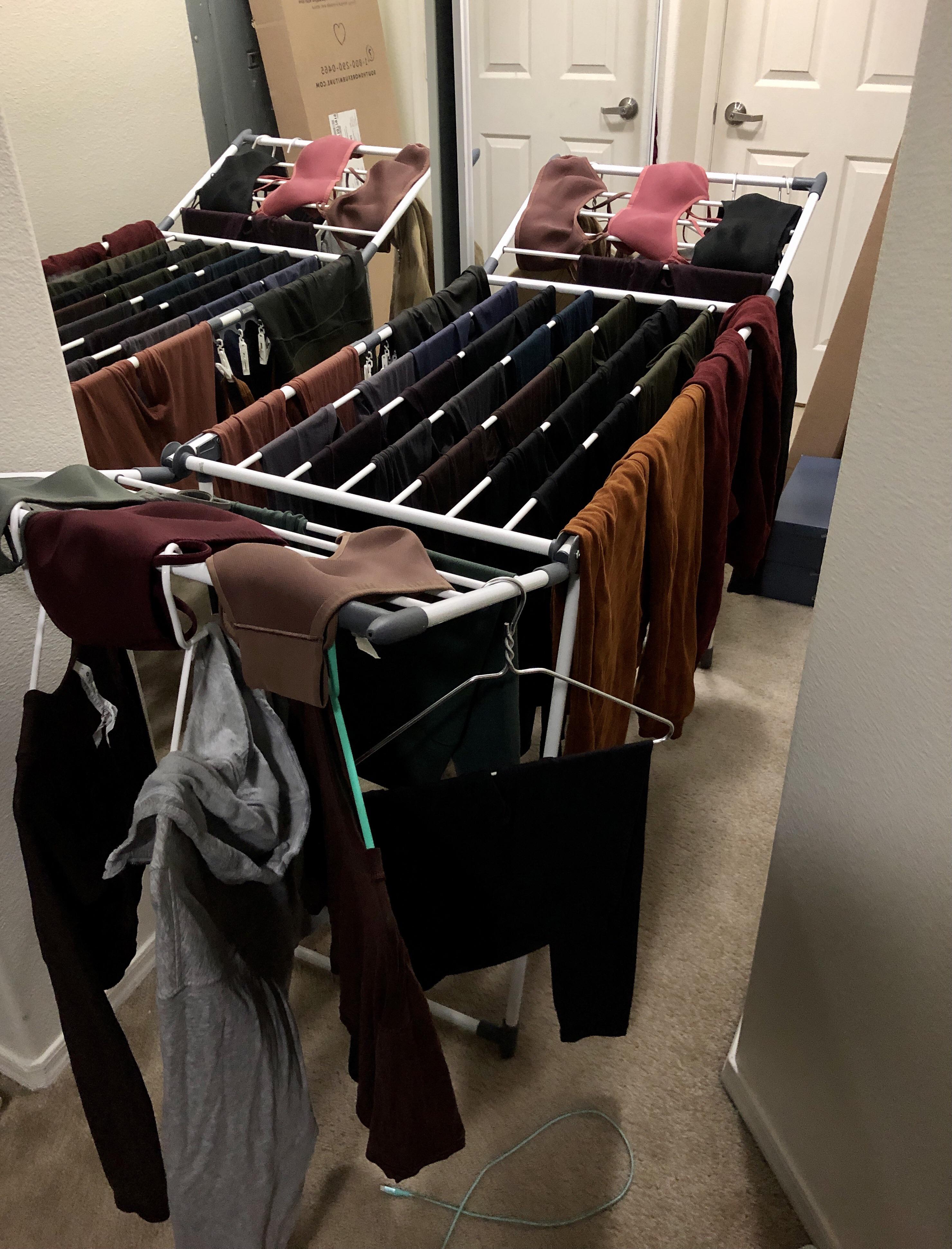 when all you wear is lulu & it's laundry day 😂 r/lululemon