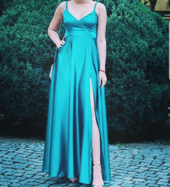 Does anyone know where I can get this dress or a similar one? Thanks