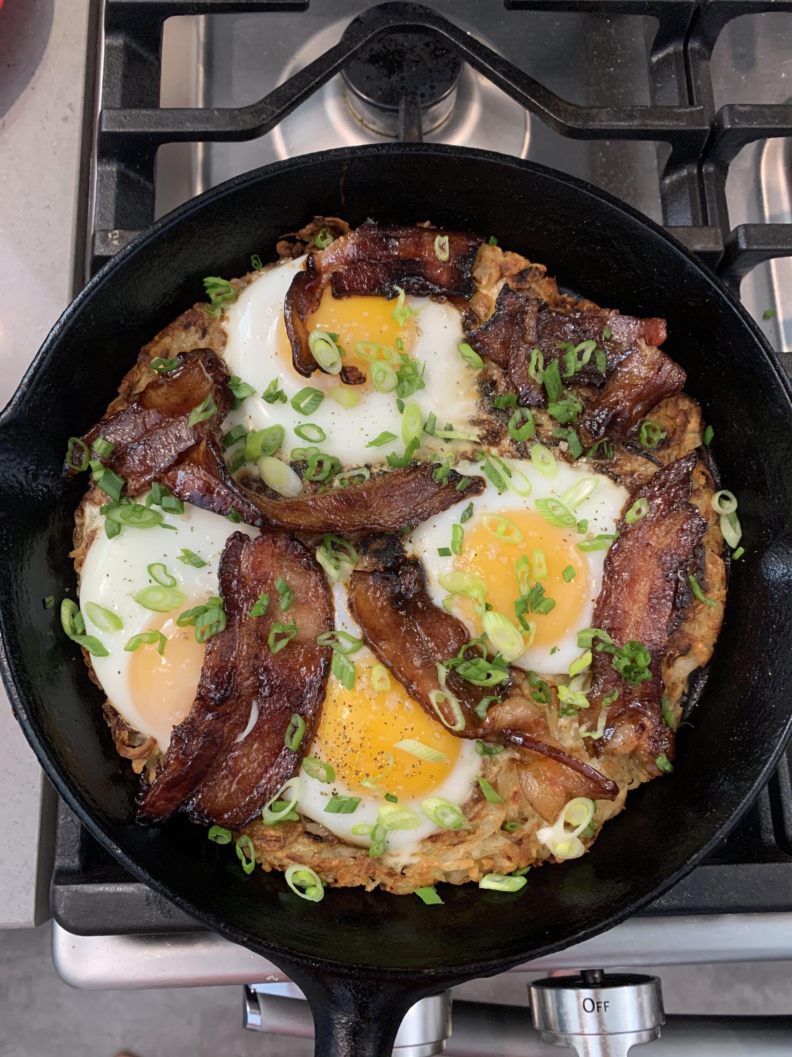[Homemade] Cast iron hash brown with eggs, candied bacon, and green