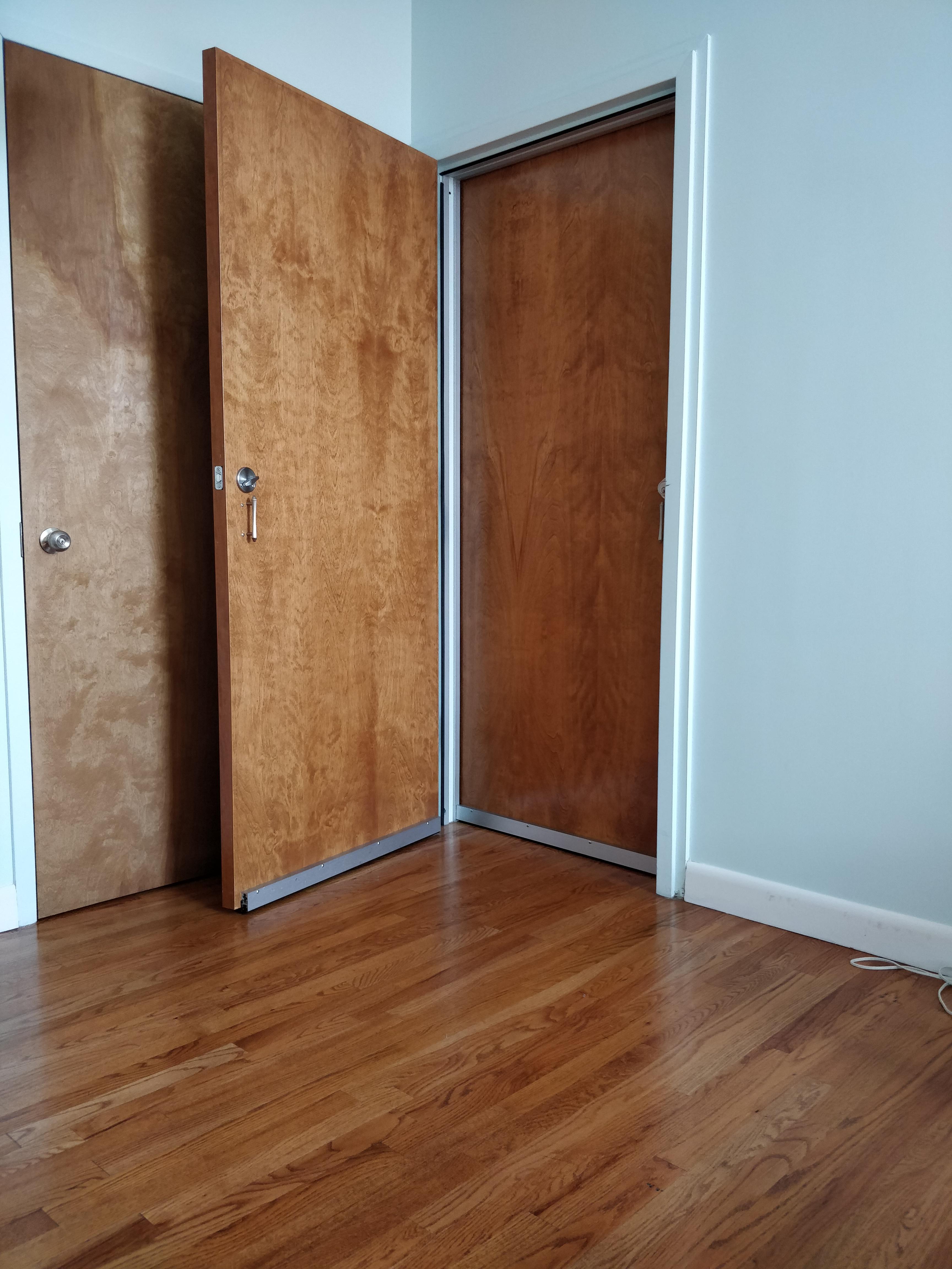 This doctors office has a literal double door r/mildlyinteresting