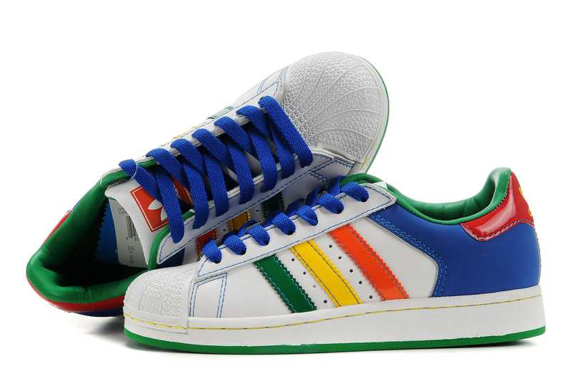 What are these colorful, playful Adidas? Website says "discount donna