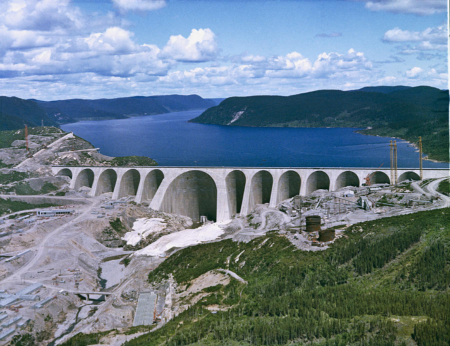 Daniel Johnson Hydro Dam AKA Manic5 [Quebec,Canada] r/InfrastructurePorn