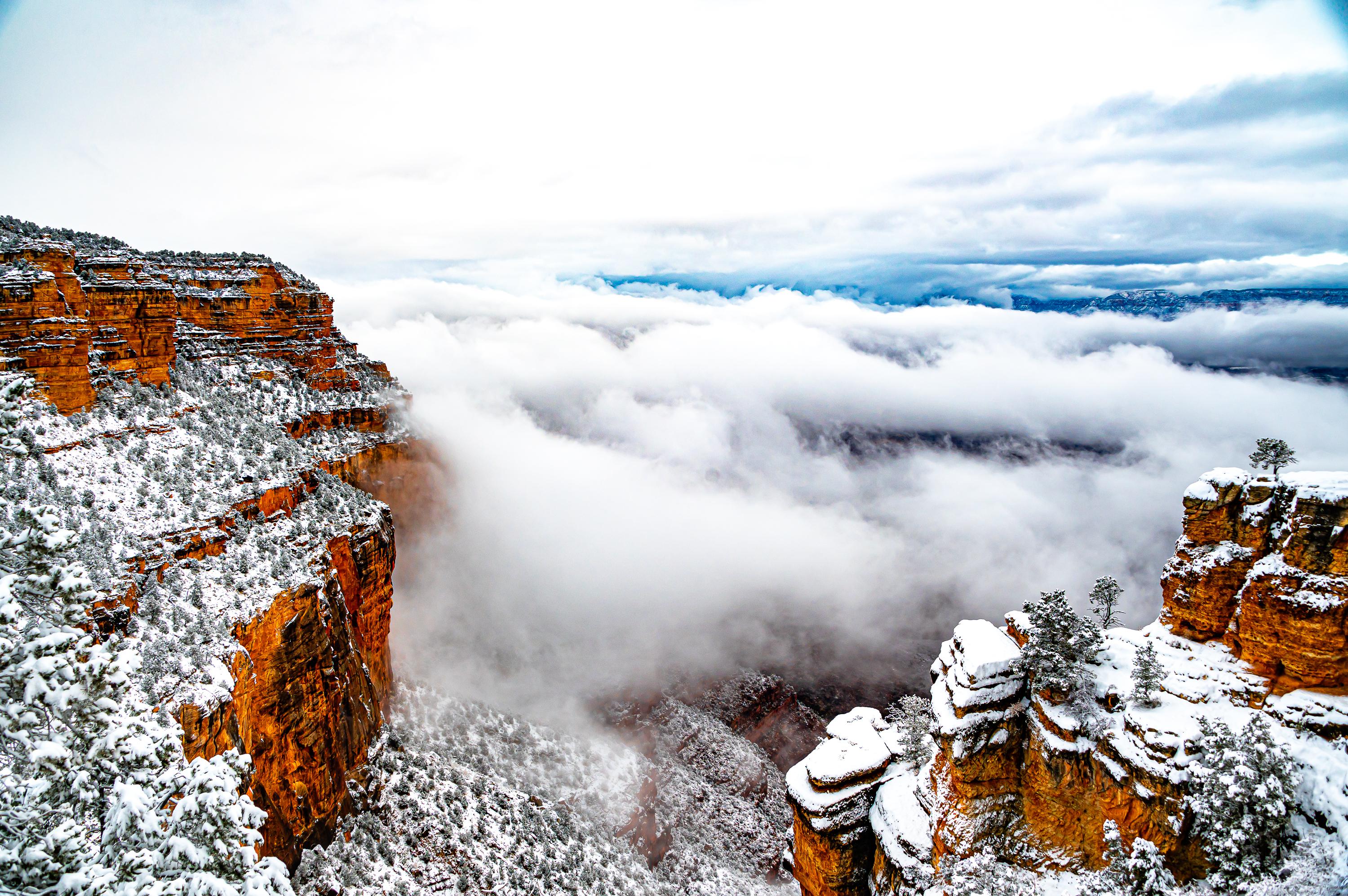 First snow at Grand Canyon 2021 [OC][3000x1996] EarthPorn