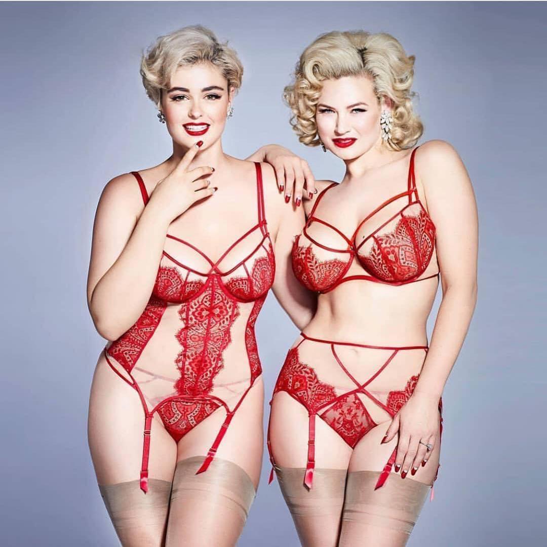 Gia Genevieve (R) : Pinup