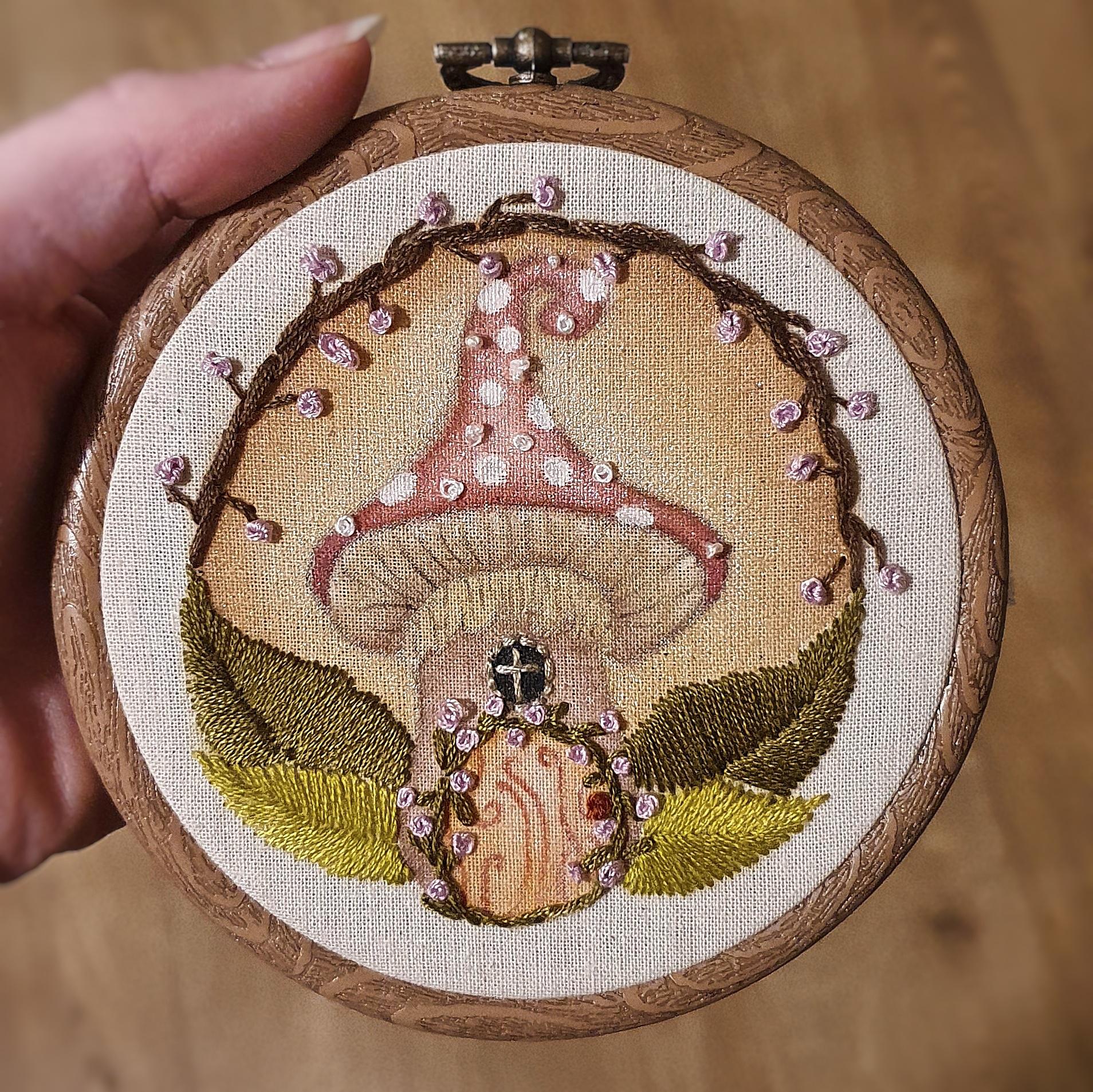 Friday's little embroidery project inspired by Daisy Lullaby's amazing