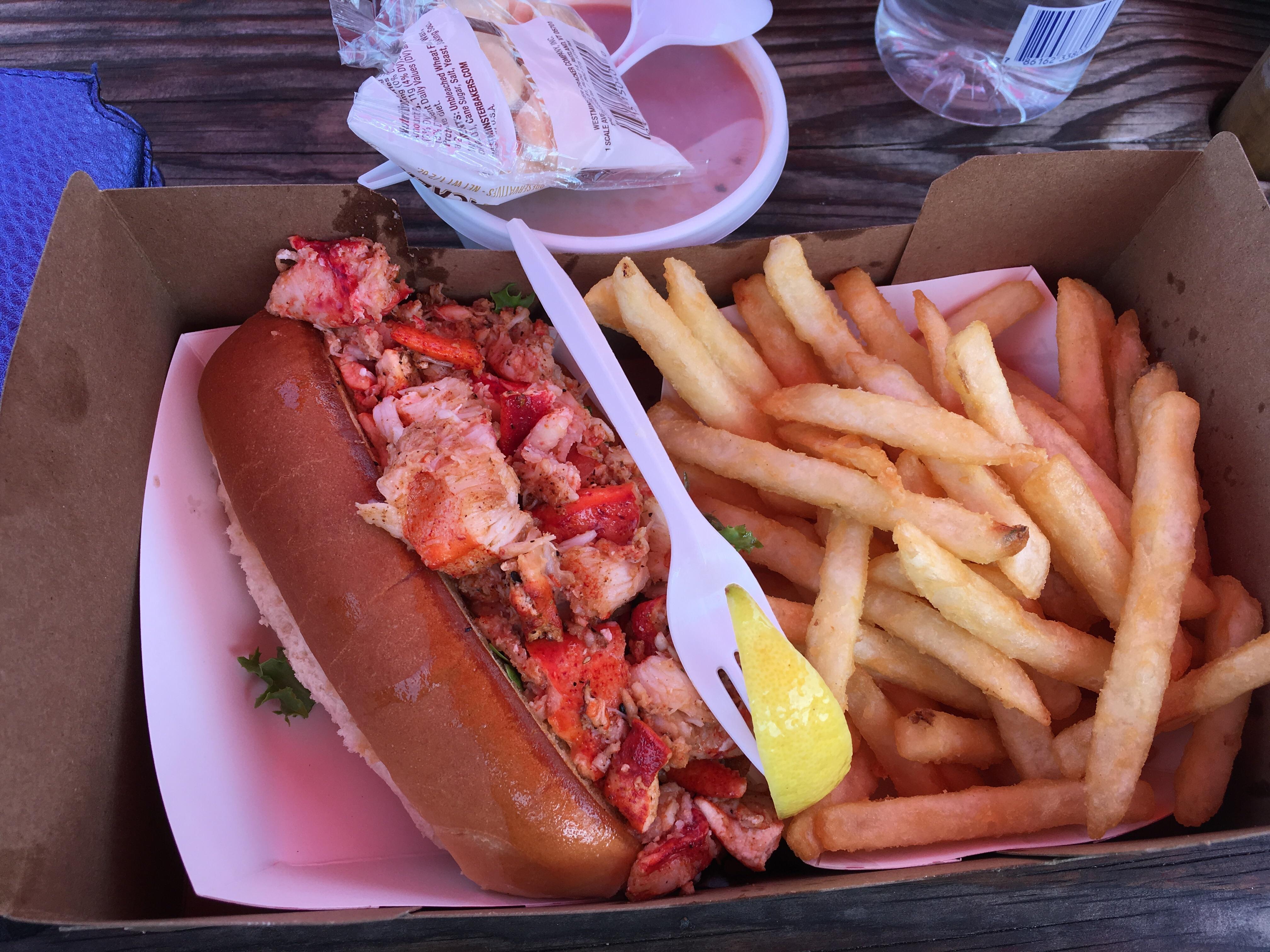 Today I ateLobster Roll in Narraganset, RI r/TodayIAte