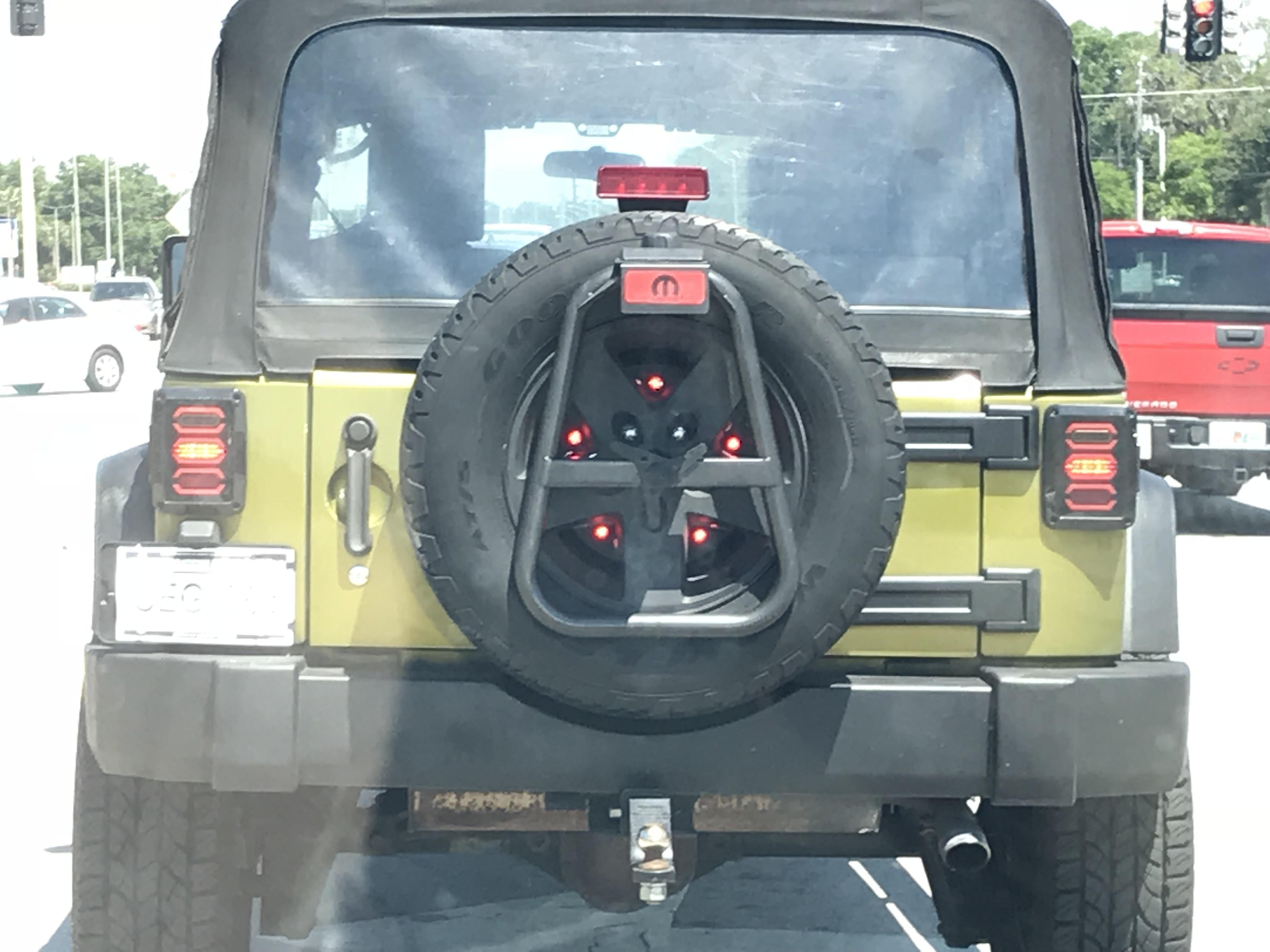 This Jeep with extra tail lights in its spare tire r/mildlyinteresting