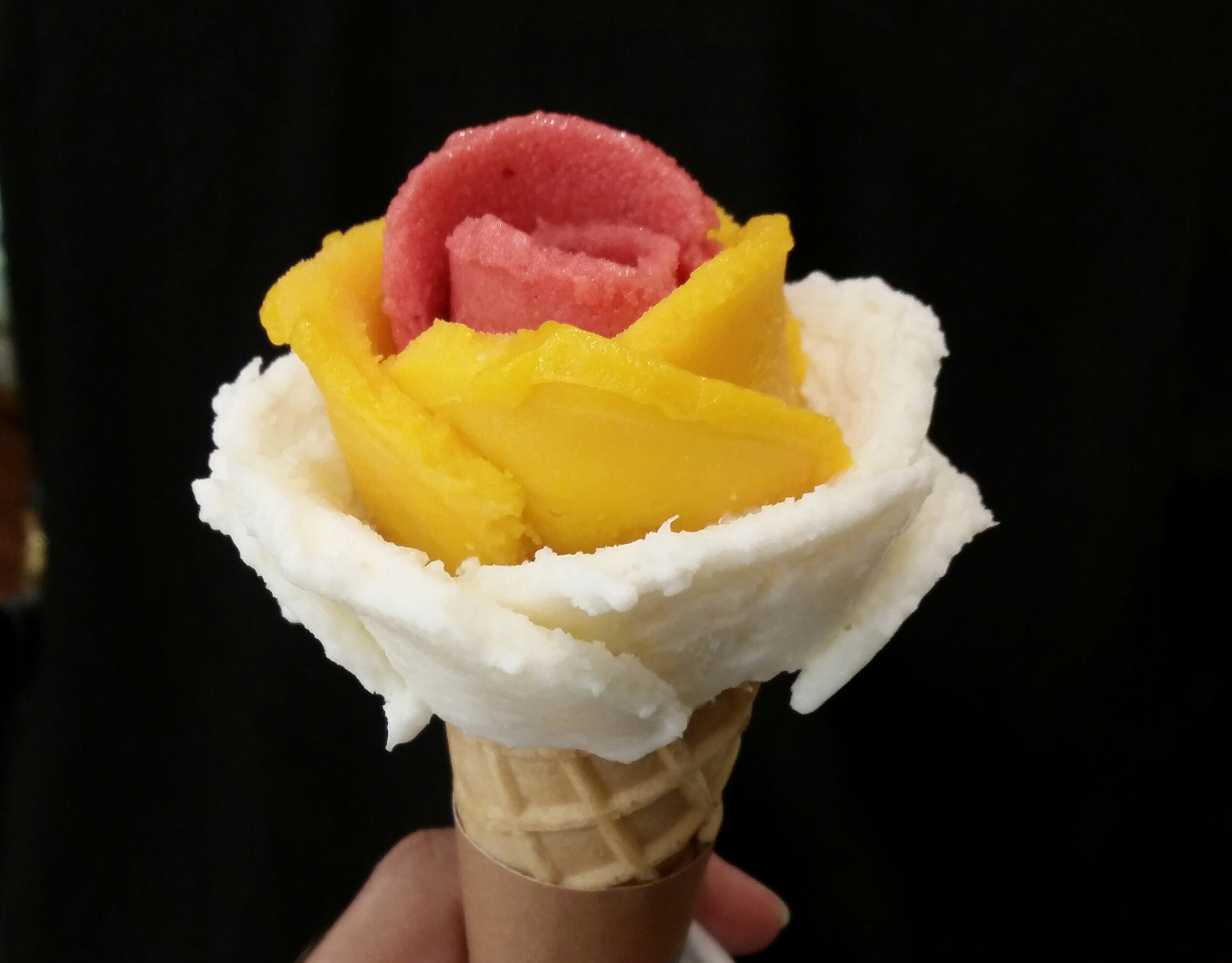 [I ate] A flower designed Ice Cream with 3 different flavours r/food