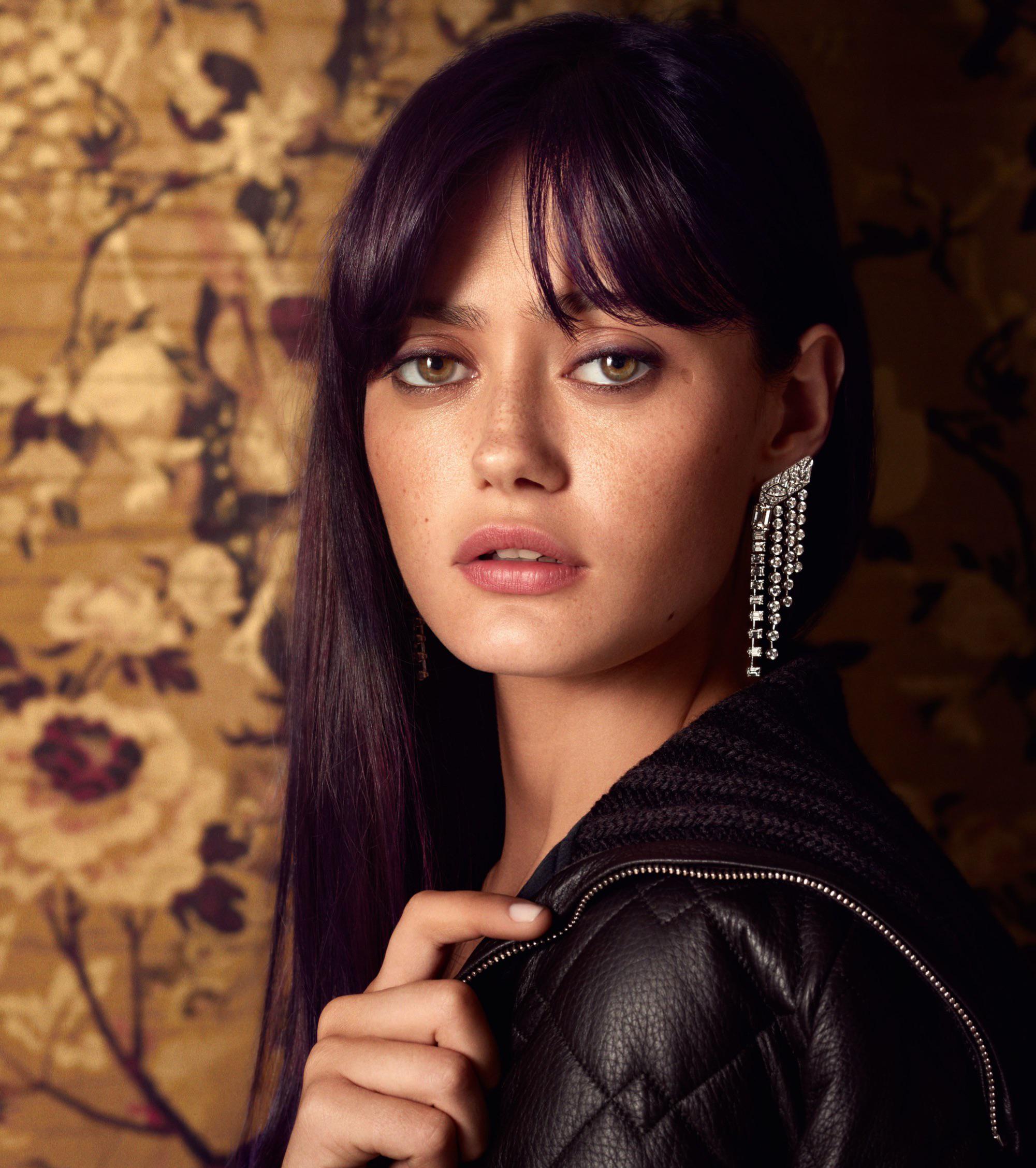 Ella Purnell : PrettyGirls