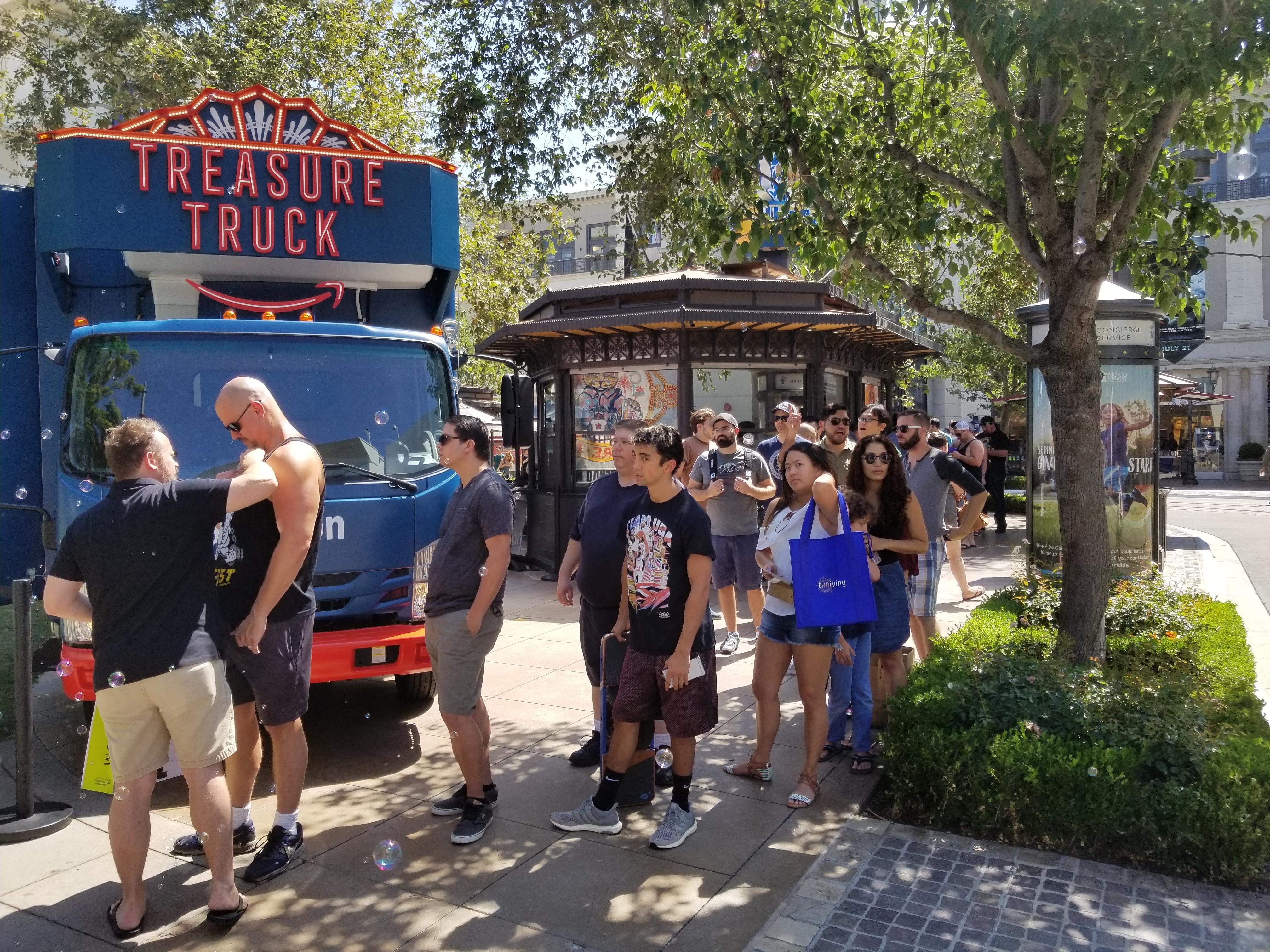Current line in LA for Amazon treasure truck r/minines