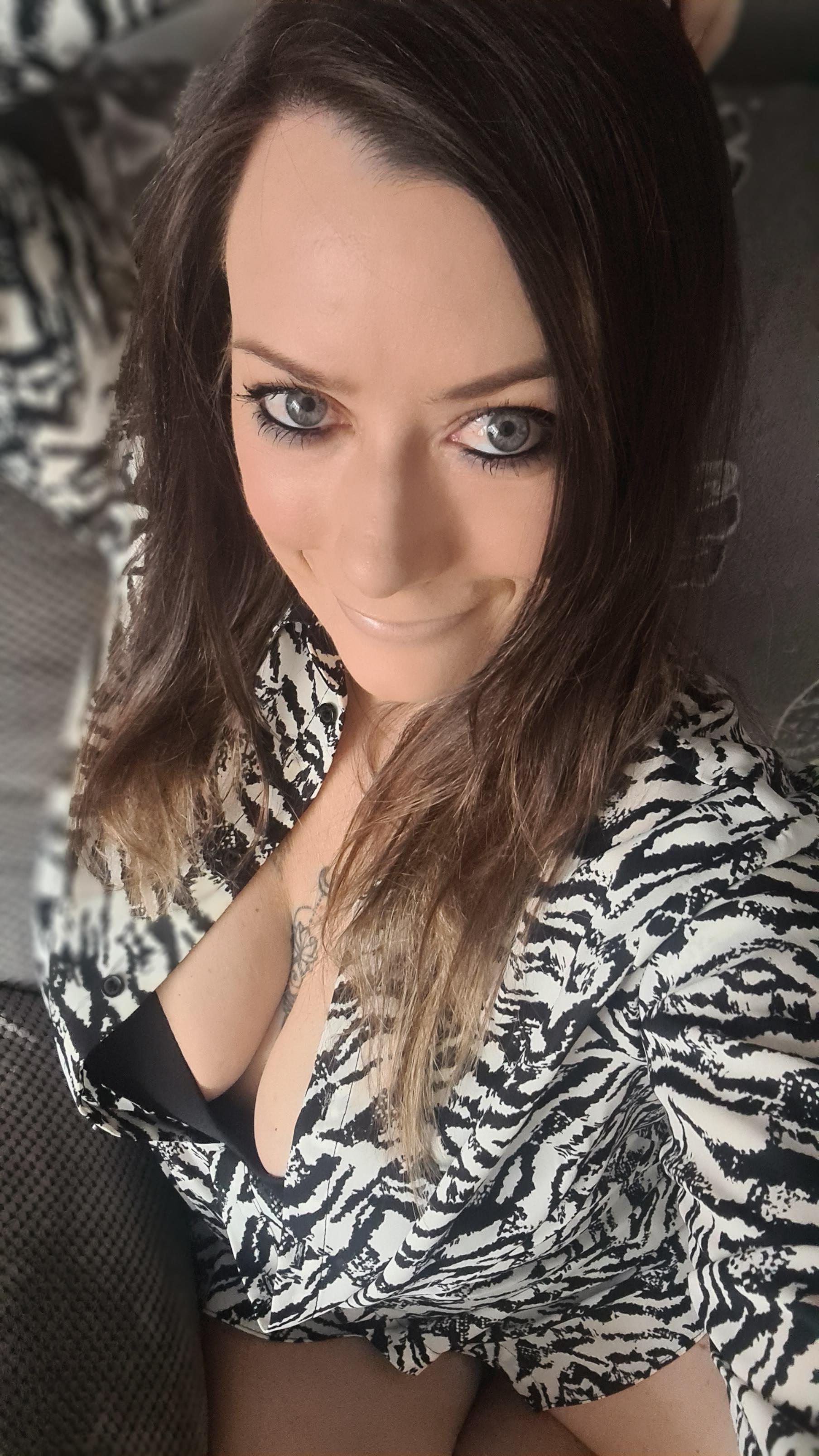 Hot Cougars Selfie