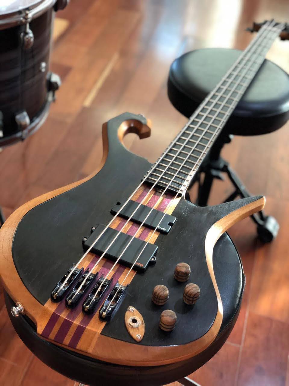 How do I stream my bass playing through discord? BassGuitar