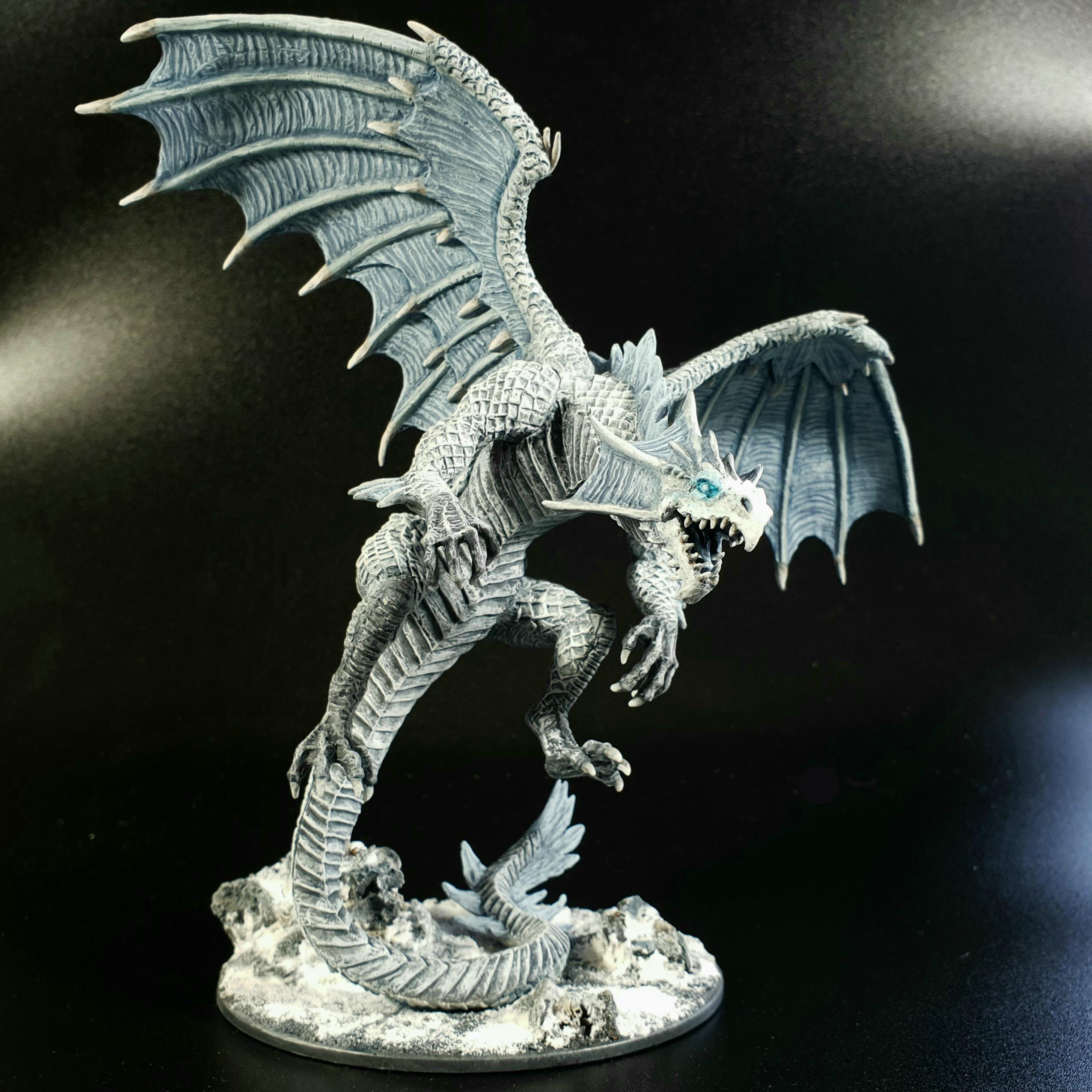 [ART] Ancient White Dragon Miniature, C&C r/DnD