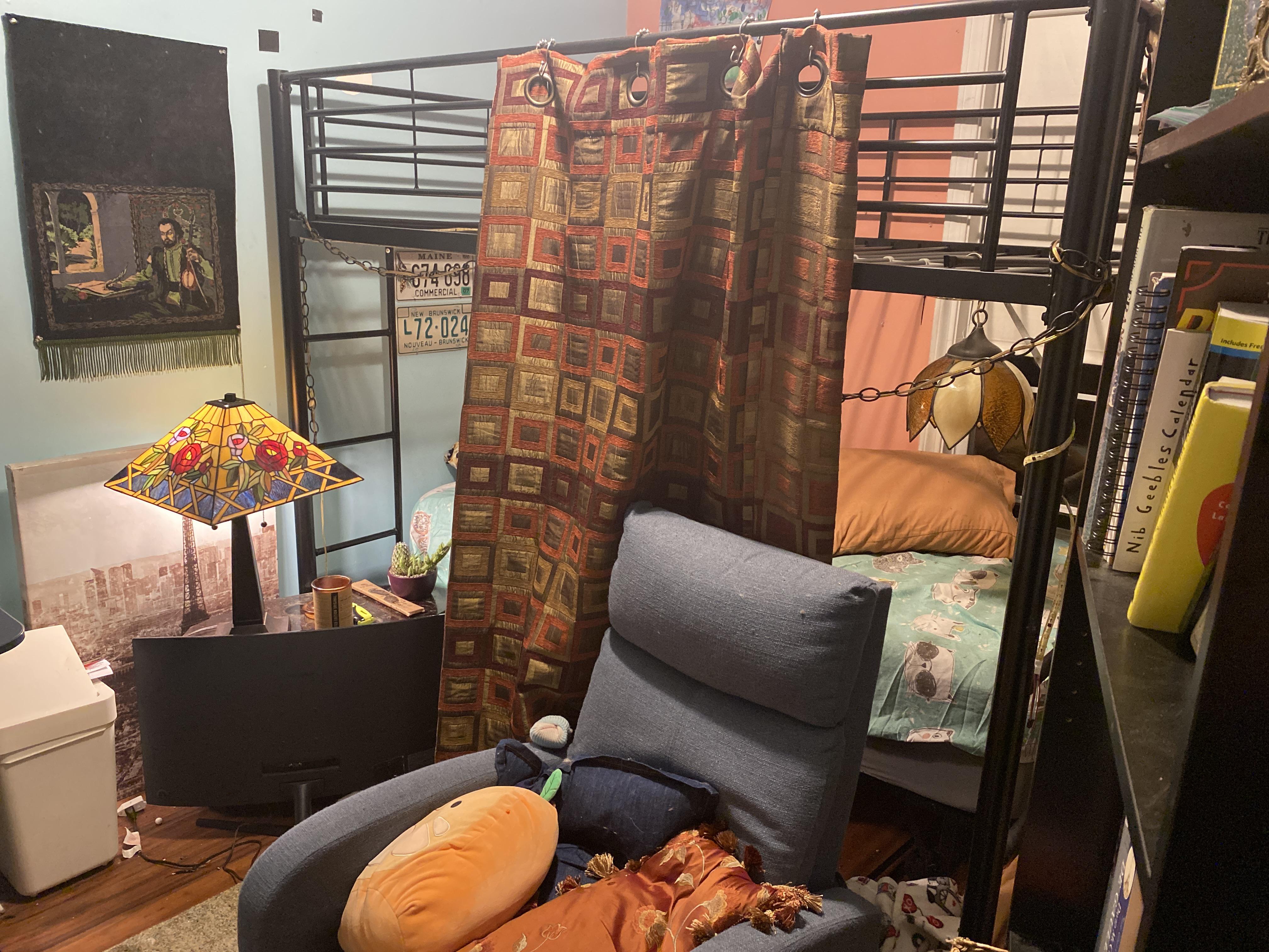 [mine] What does my room say about me? r/scienceofdeduction