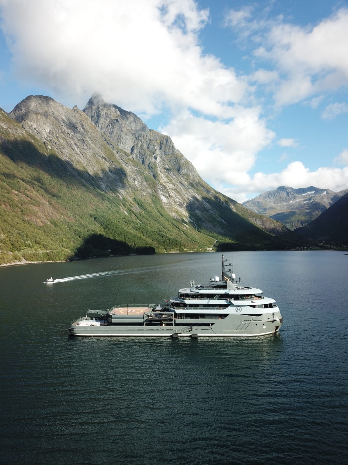 Luxurious superyacht Ragnar in Norway r/LuxuryLifeHabits