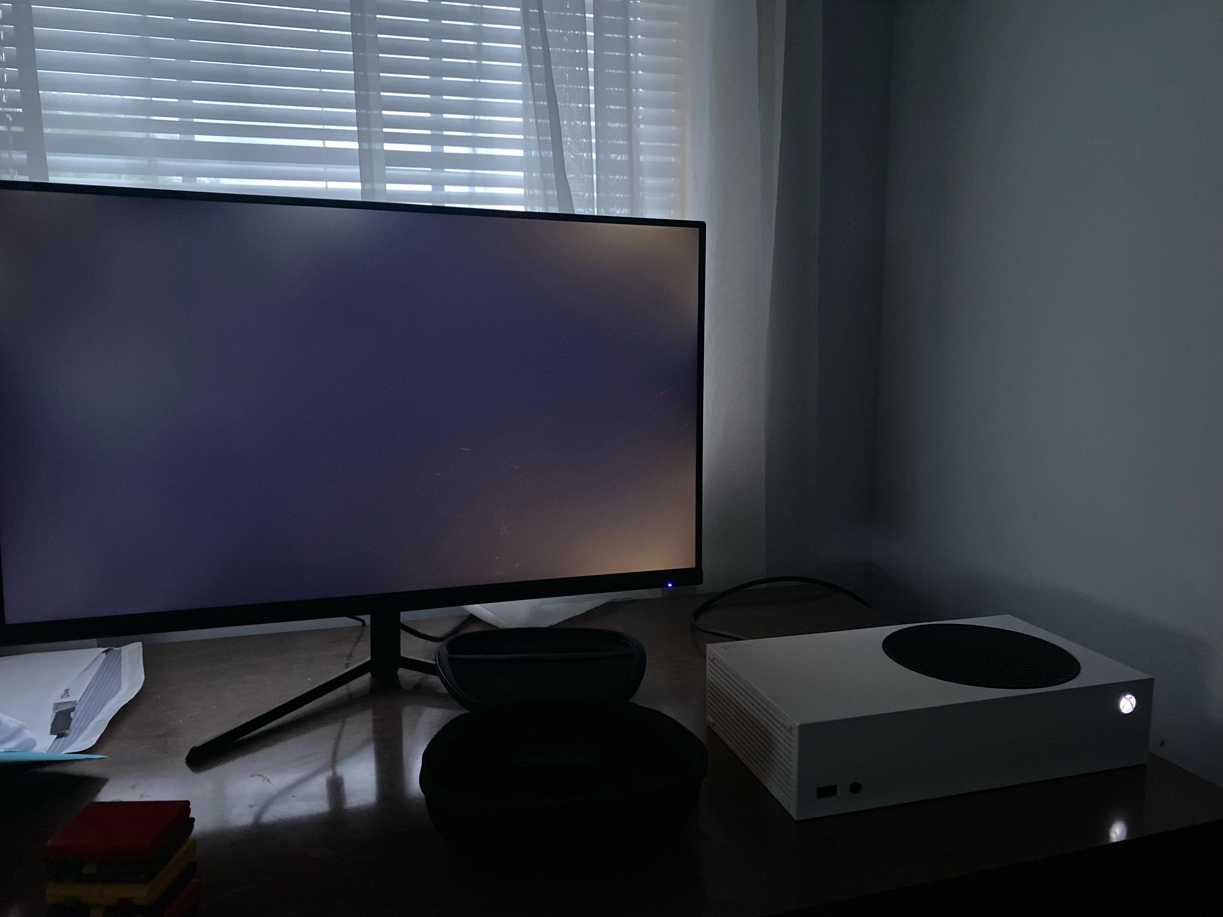 Blank screen on Xbox series s. I was playing arsenal on roblox and now