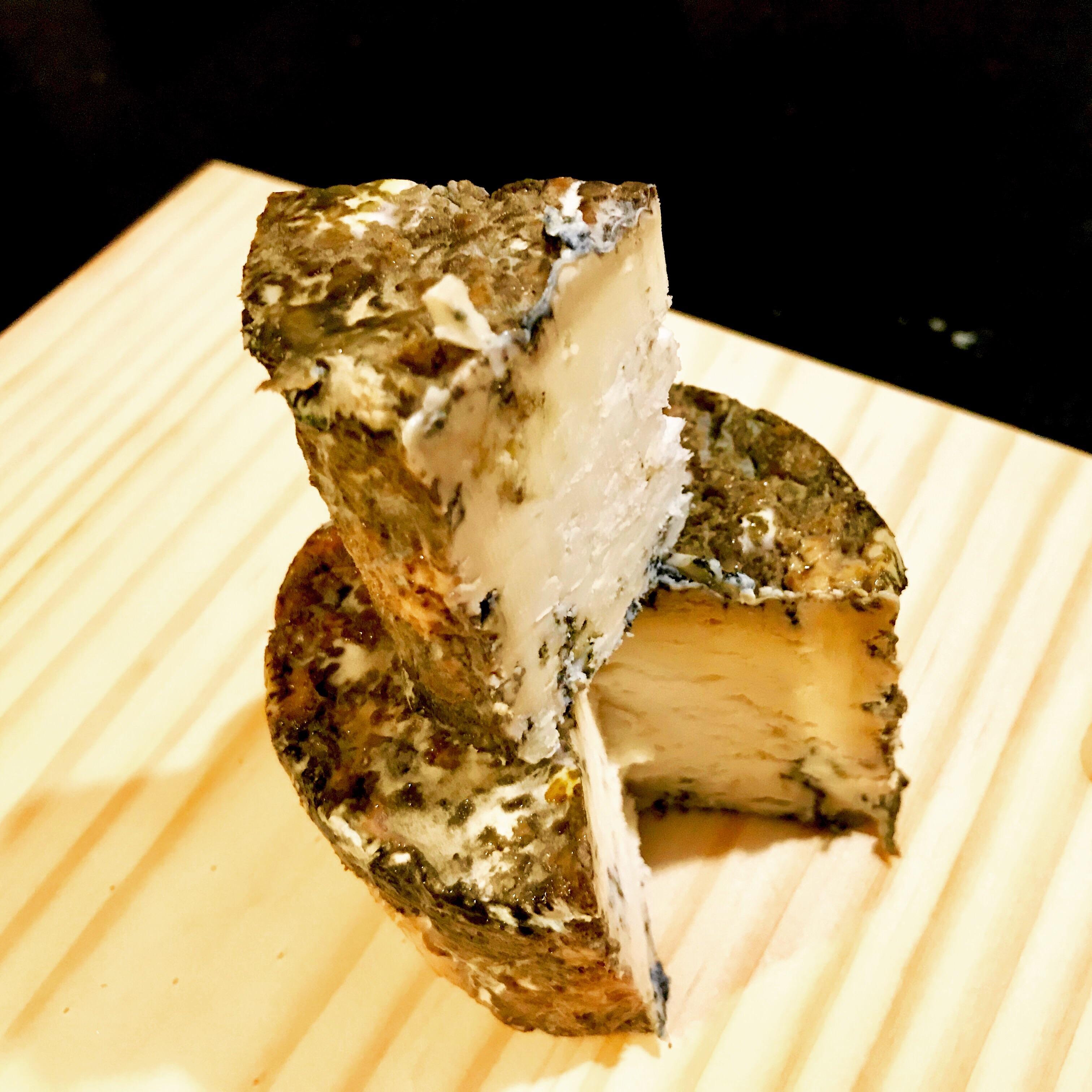 Goat milk blue cheese. Very creamy and intense. Long lasting aftertaste