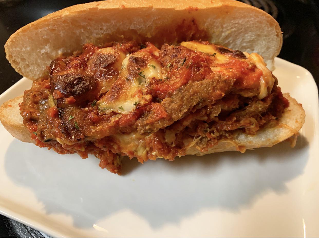 Eggplant Parmesan Hero. Dying in my food coma now. 🥫🌿🥖 r/eatsandwiches