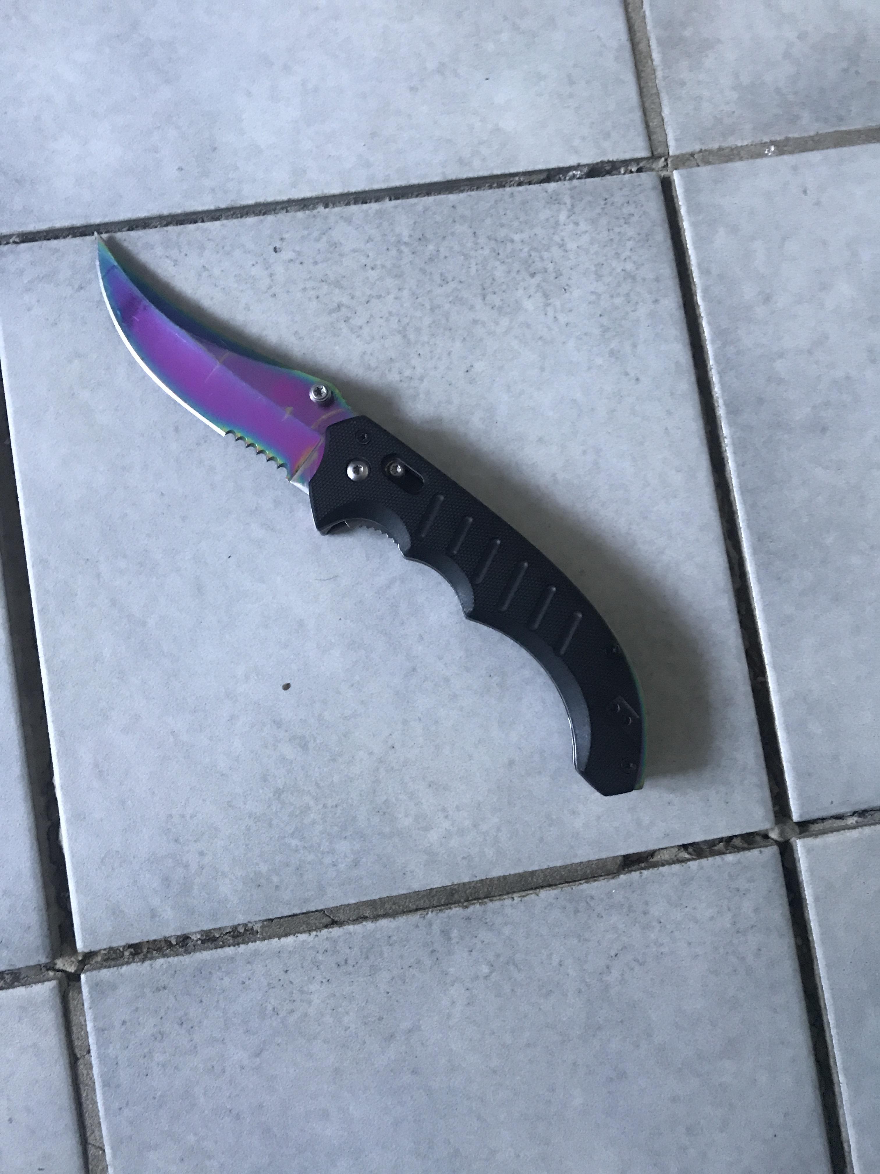 Can someone identify this pocket knife? My friend gave it to me and