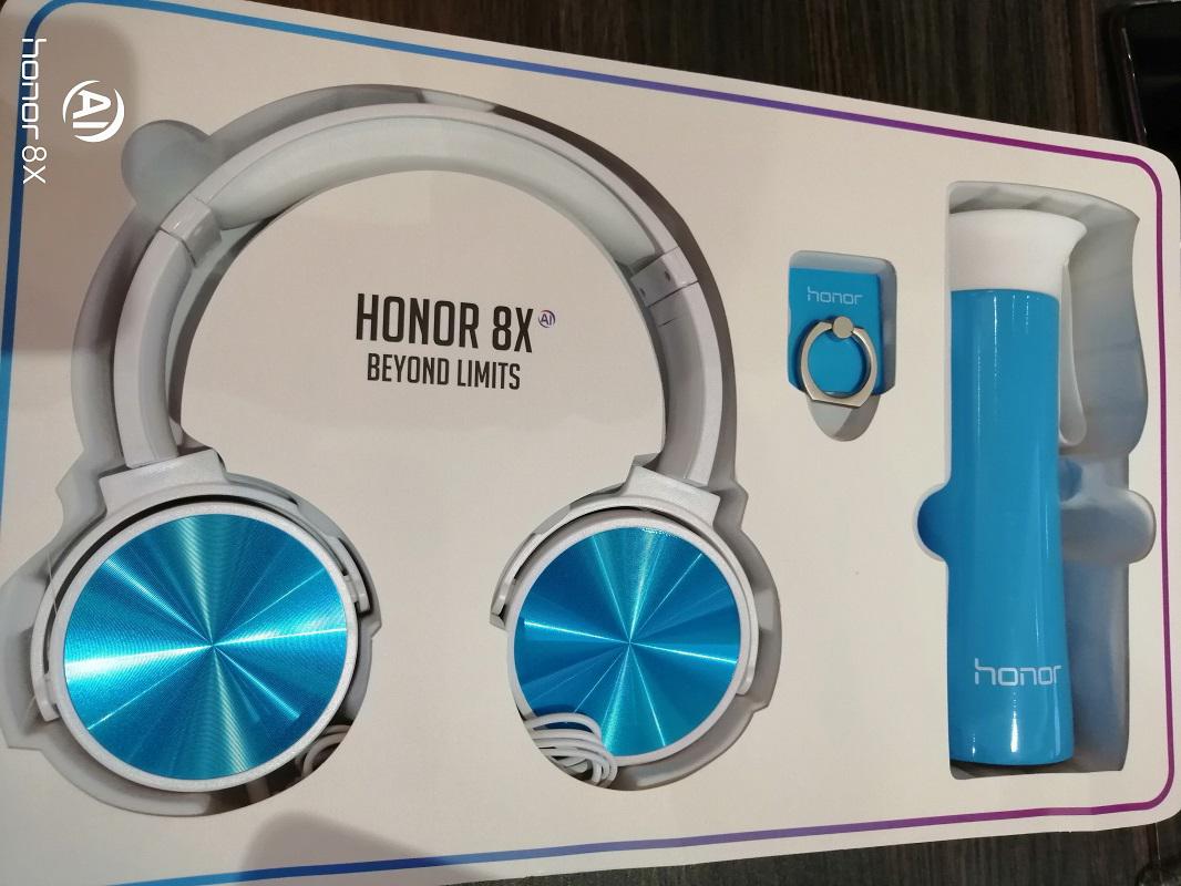 HONOR 8X Gift Box Shot on HONOR 8X r/Honor