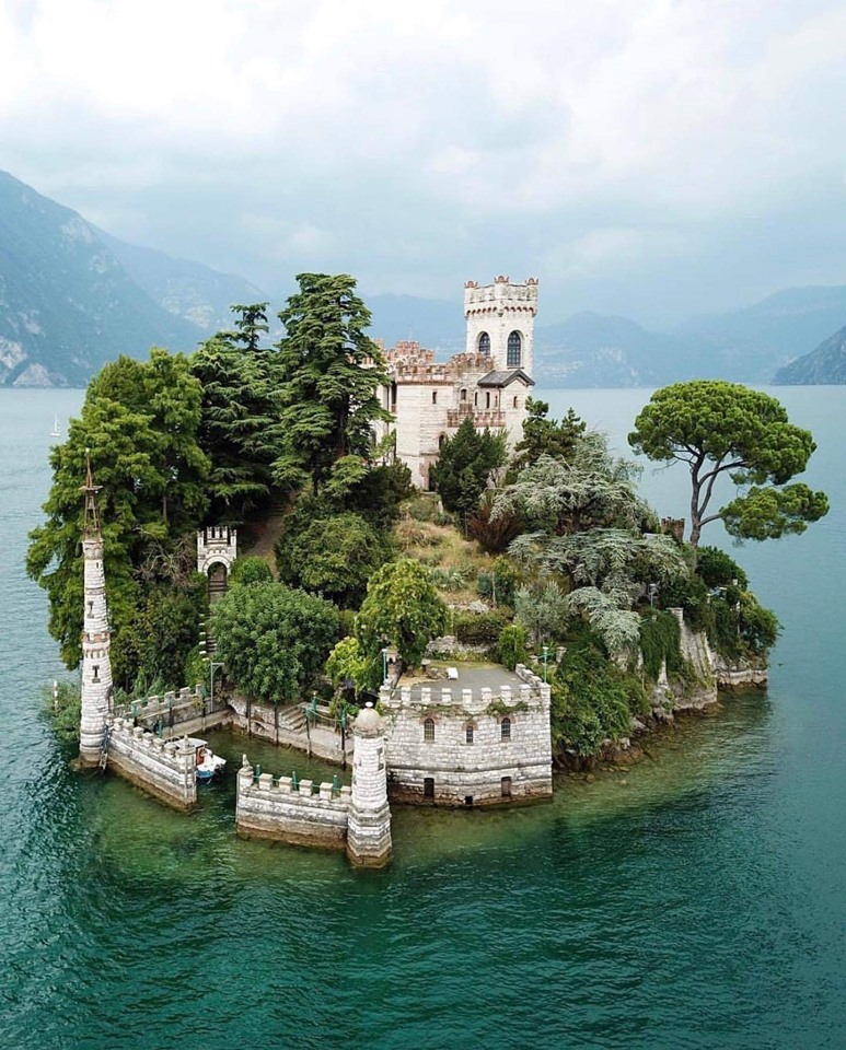 Island of Loreto, Lake Iseo, Italy. r/pics