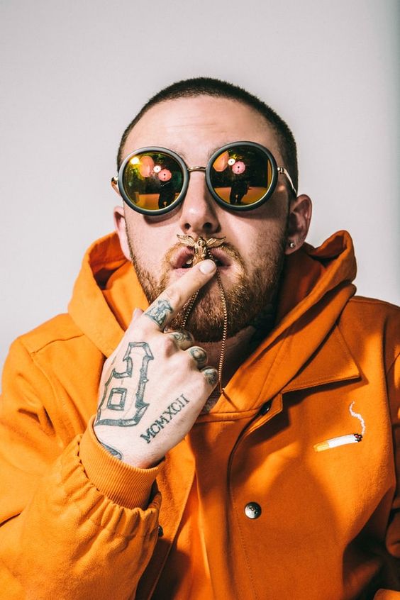 ID on glasses r/MacMiller