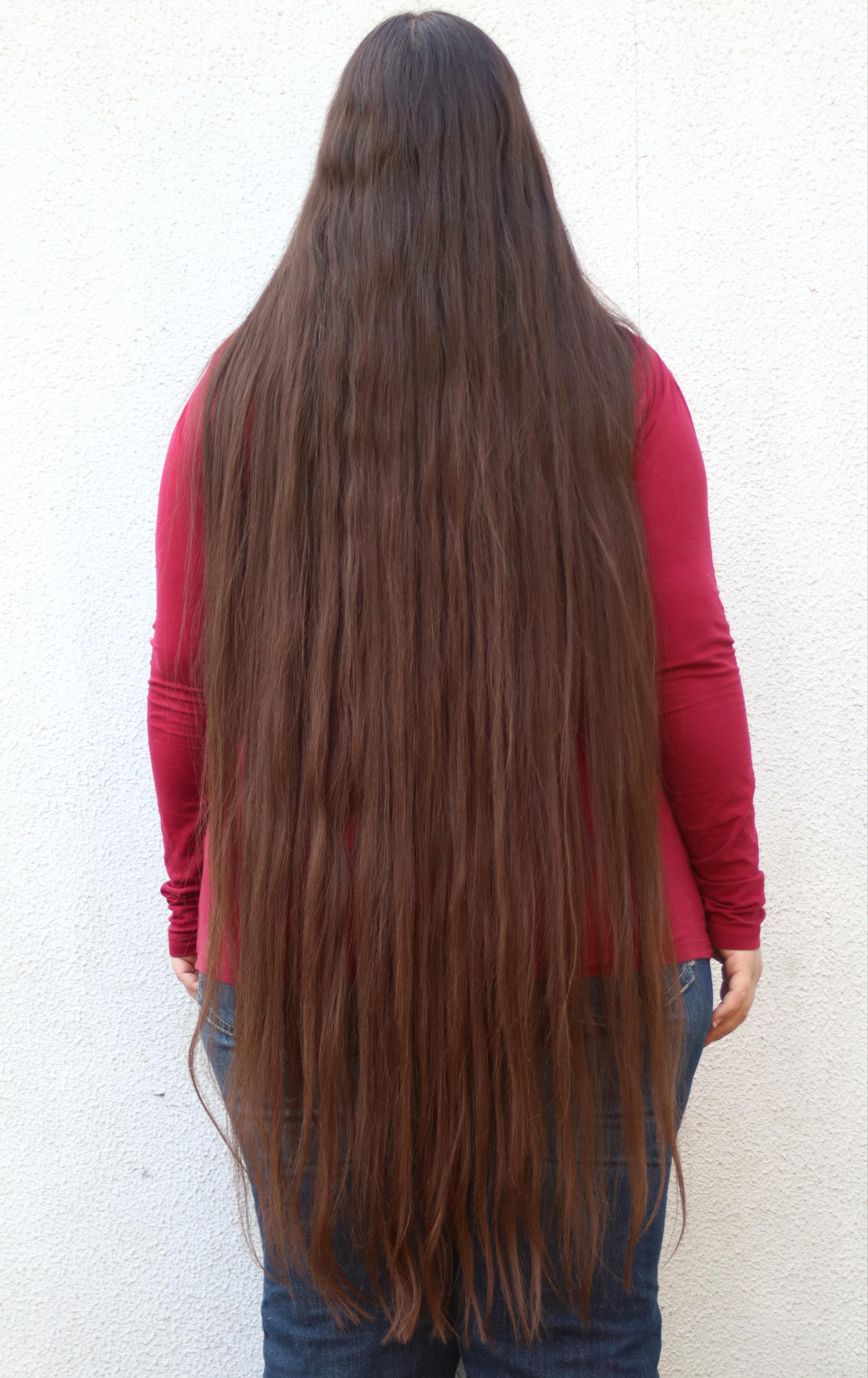 My 2021 hair length photo, finally creeping past knee! longhair