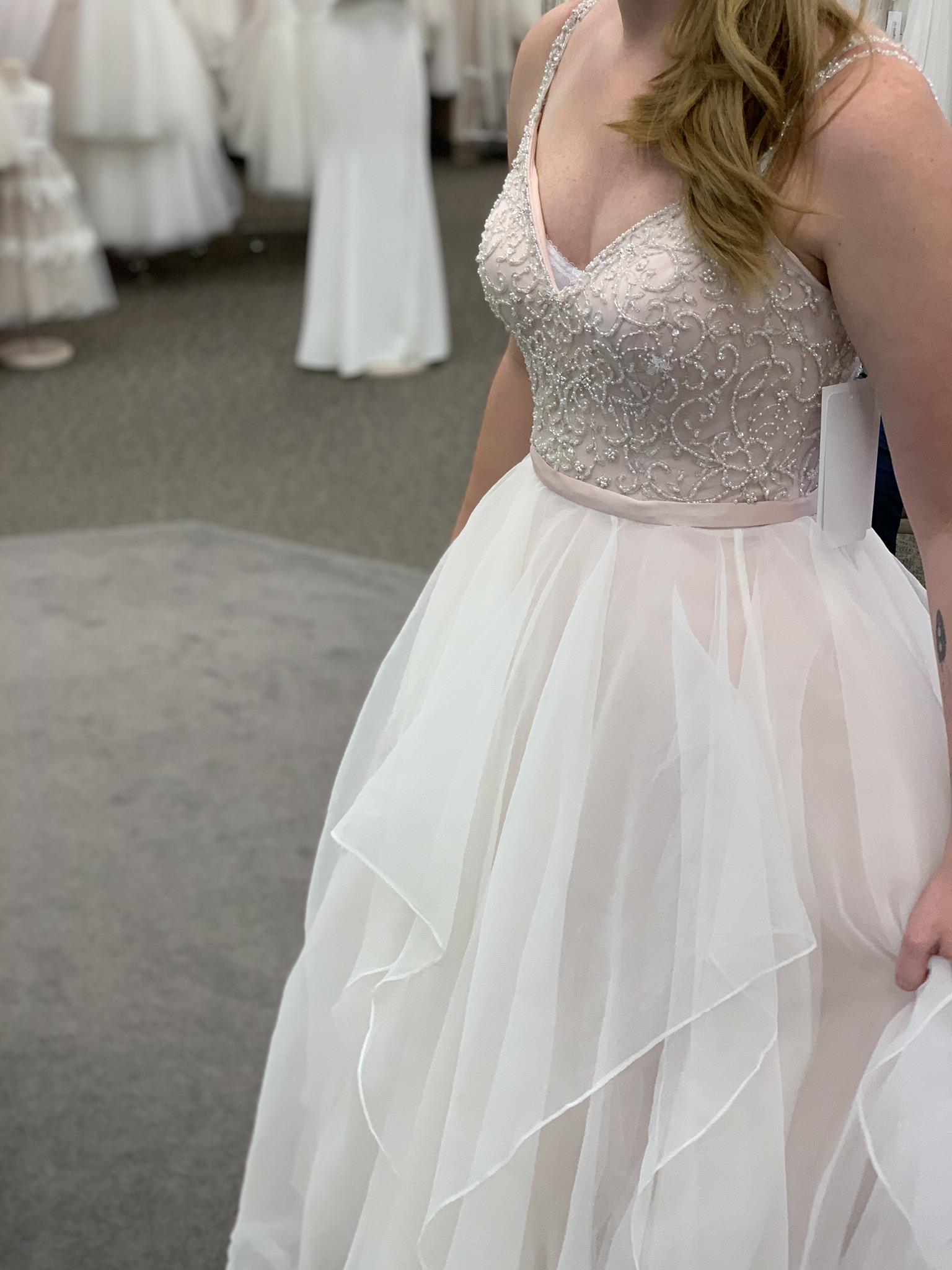 I want to surprise the guests at my weddingbut I want all of Reddit to