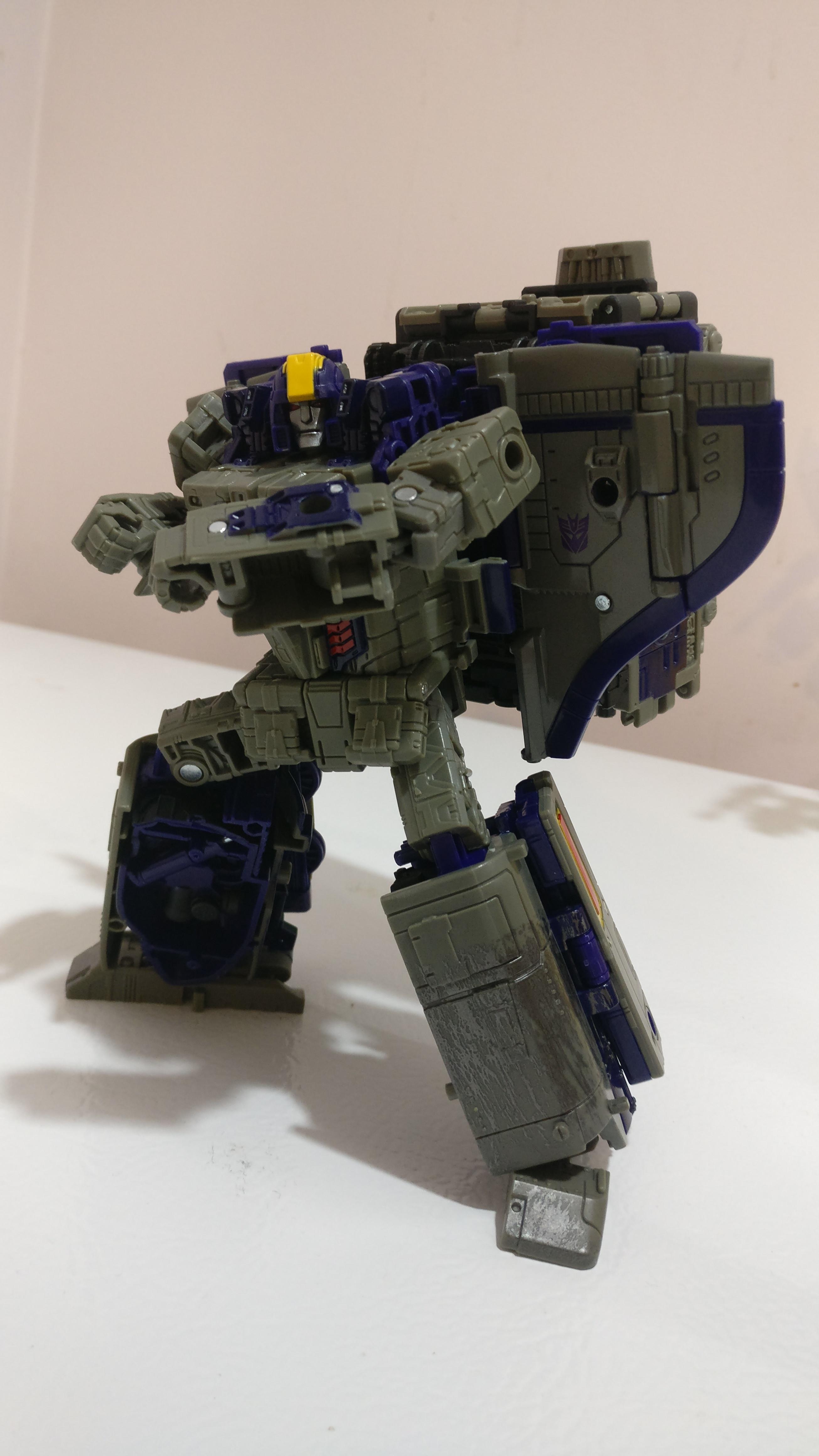 Got this bad boy today at Toys R Us. So happy with him! r/transformers