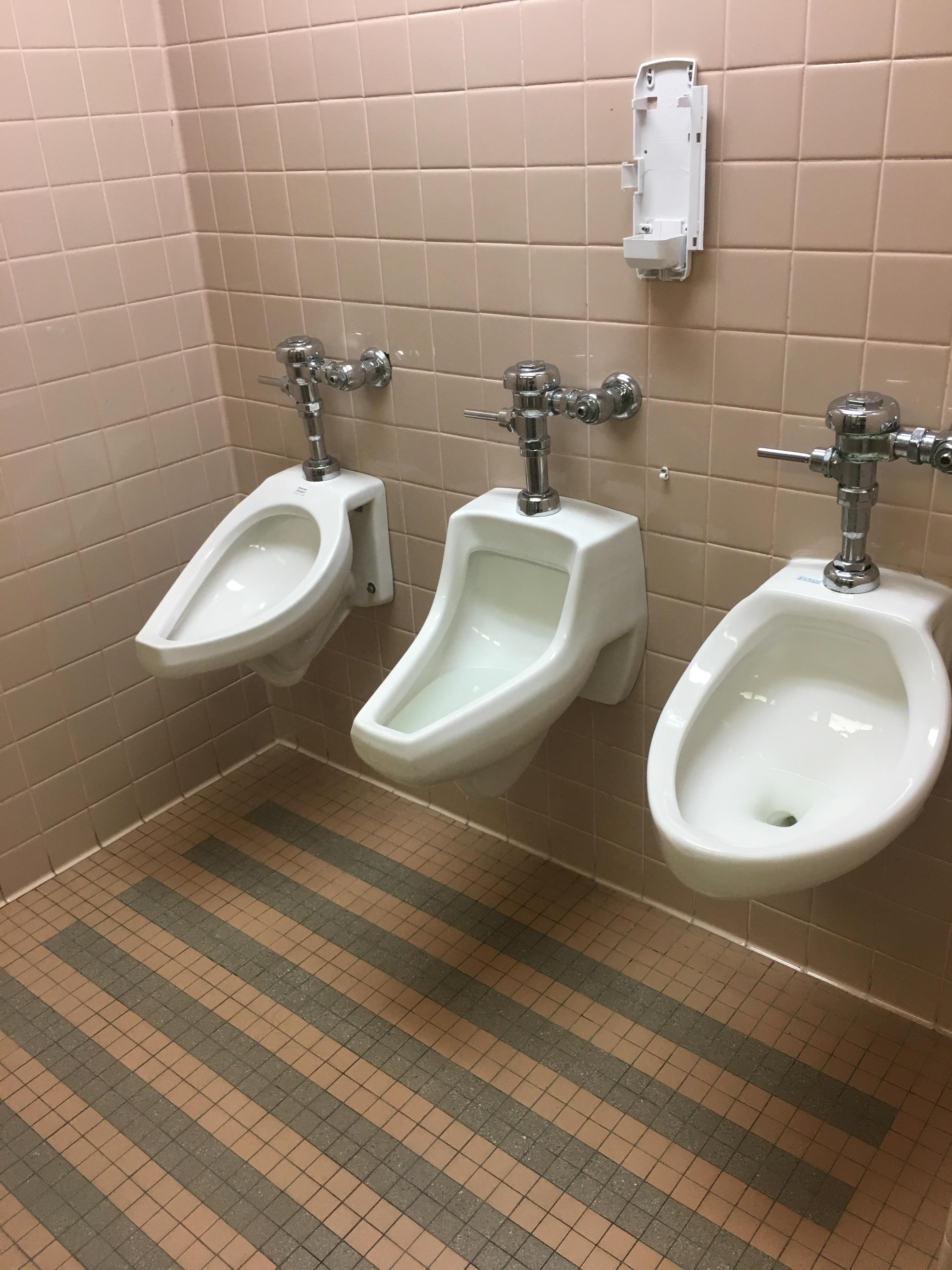 Awkward urinals r/UniversityOfHouston