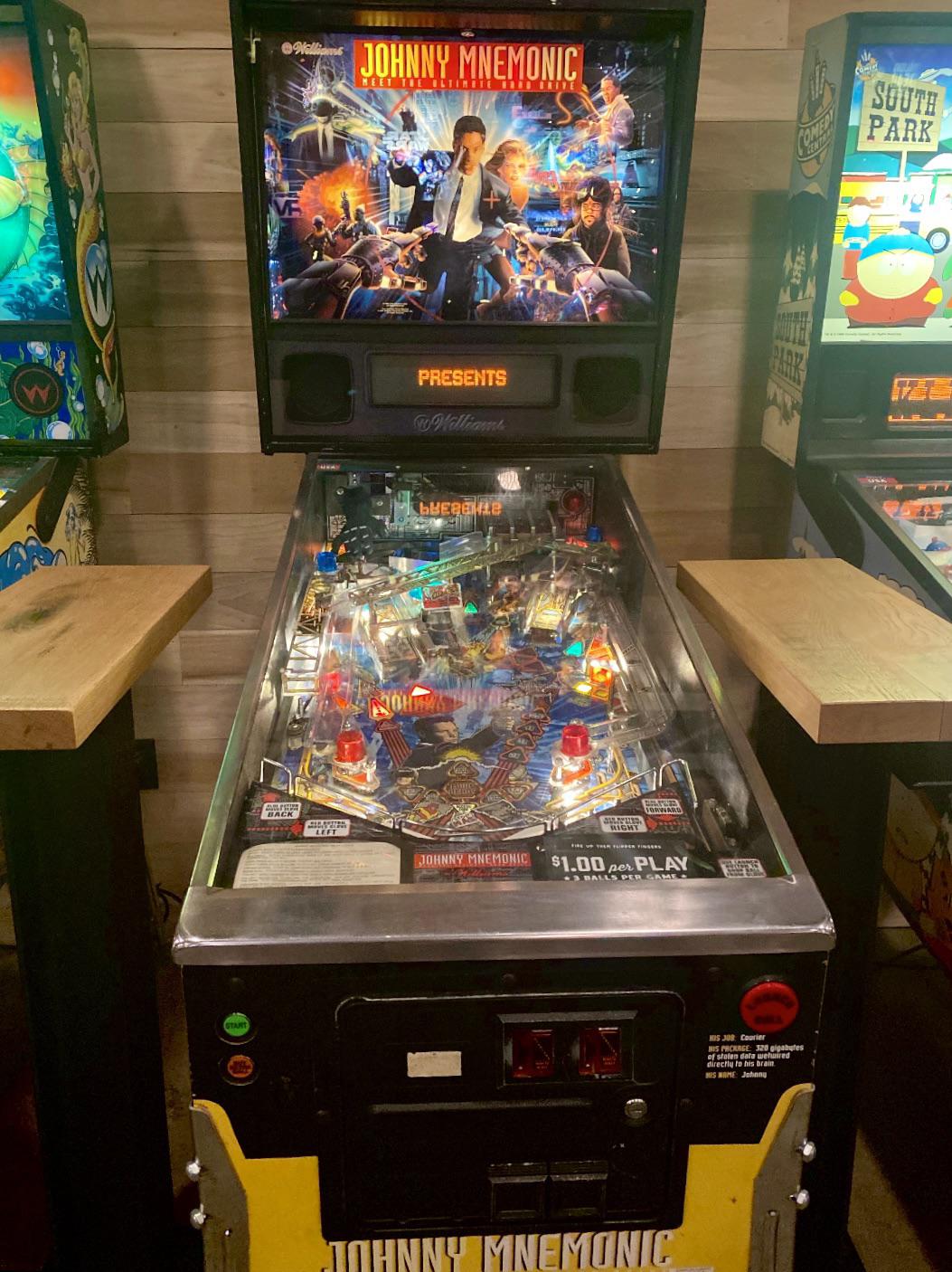 Johnny Mnemonic pinball machine in Nashville!! r/KeanuBeingAwesome