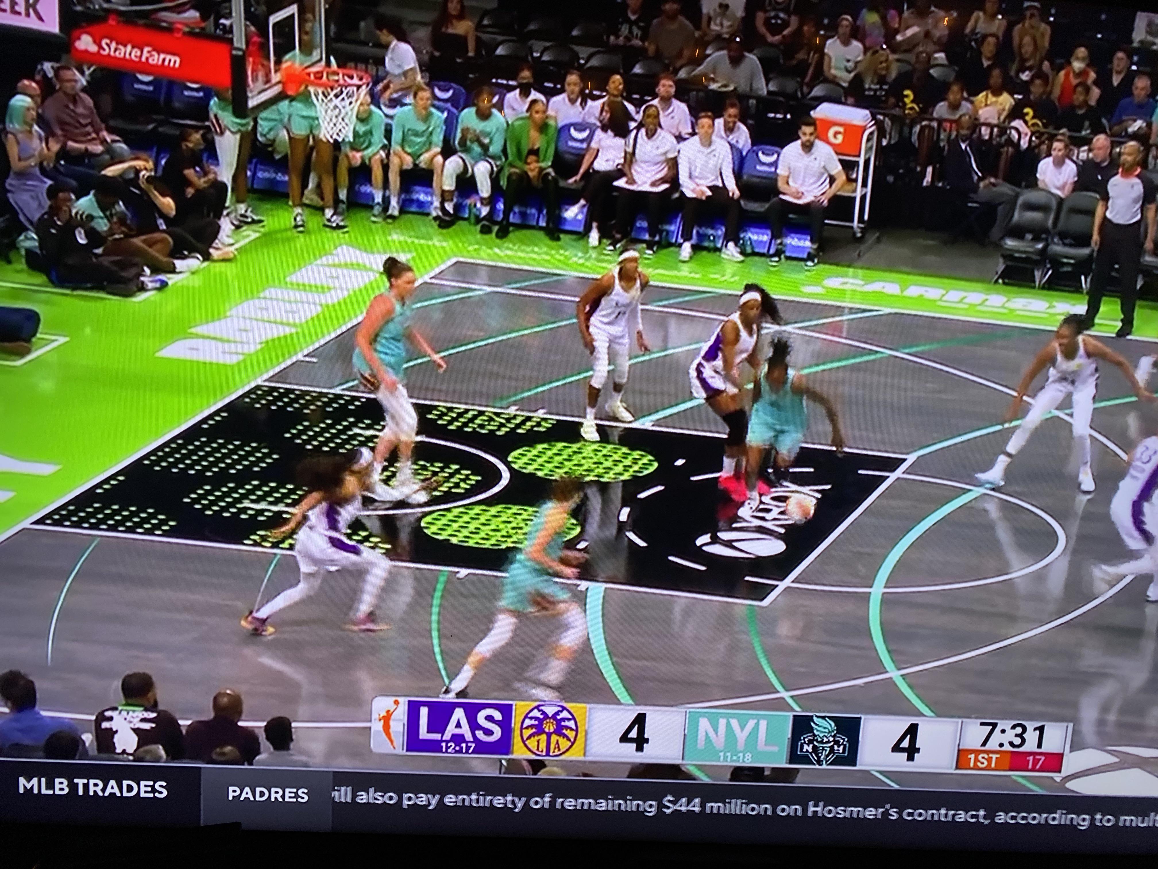 WNBAs NY Liberty with and awesome Roblox XBOX court design. r/roblox