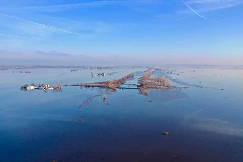 Interstate 29 south of Glenwood Iowa overtaken by Missouri river r