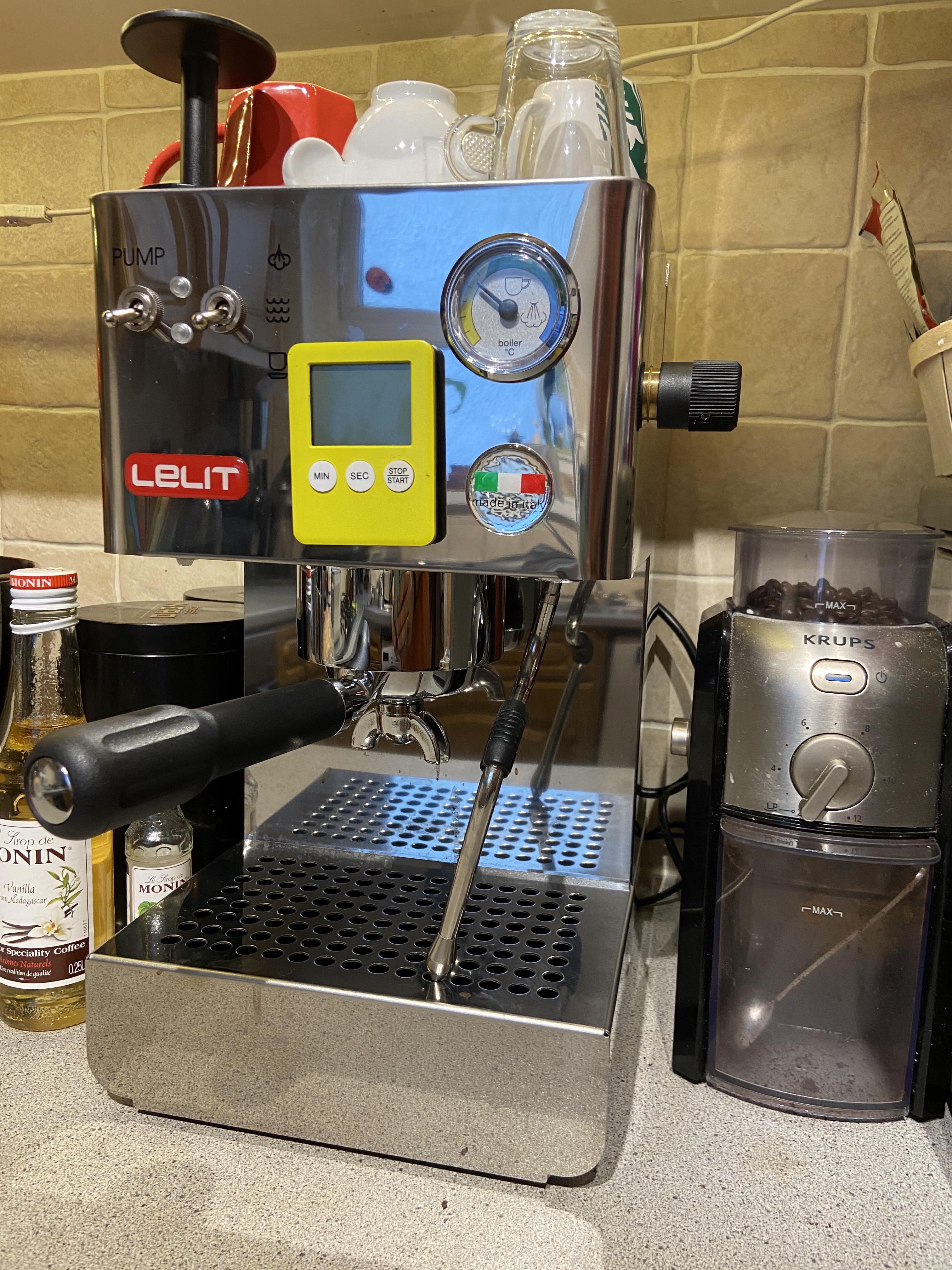 Finally our Lelit Glenda showed up today. r/espresso