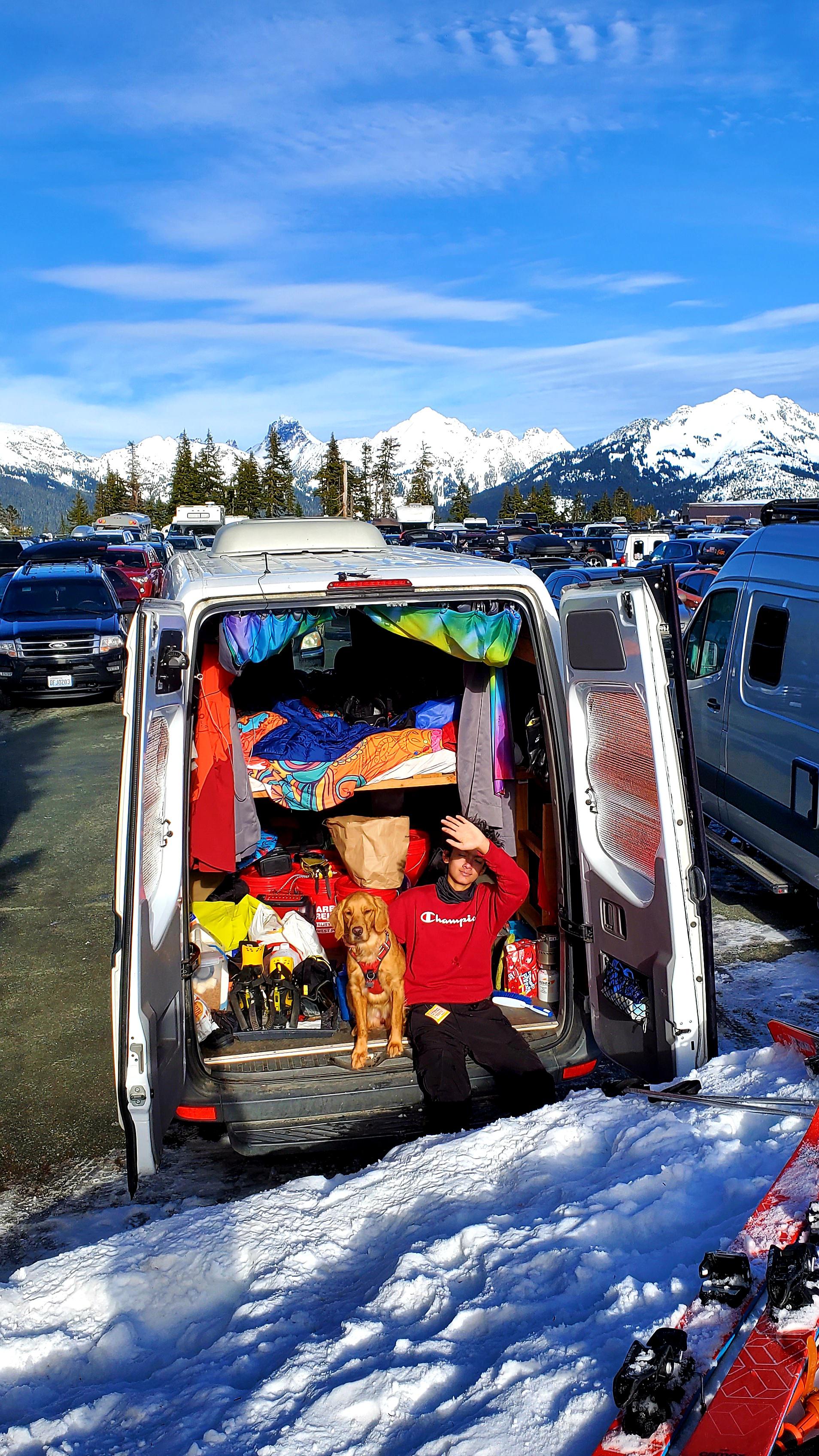 Beat the crowds and got the best parking by van lifing it at Mt Baker Ski Resort! ⛷🤟 VanLife