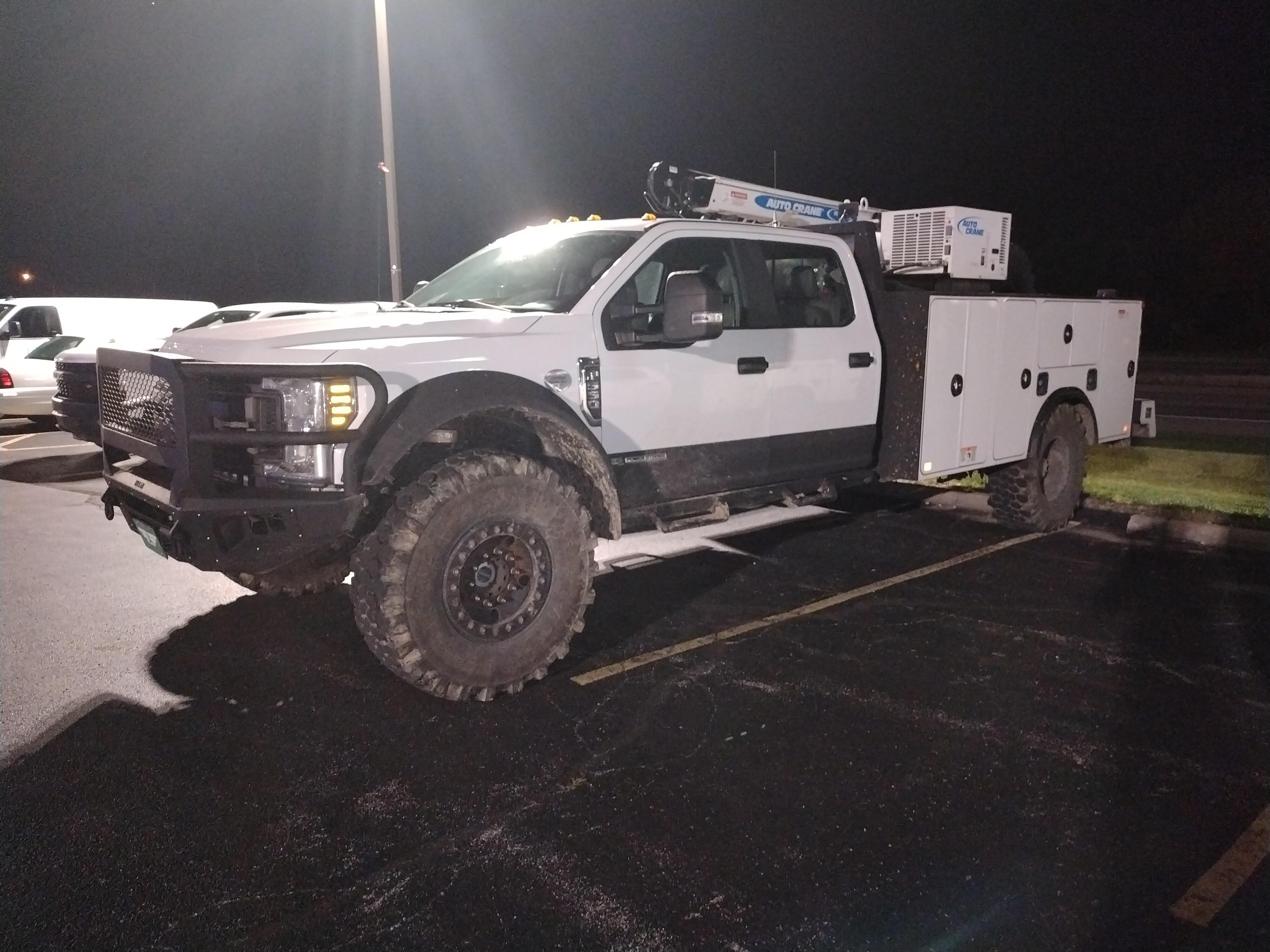 This is my kind of service truck!! Sorry about light was dark out when