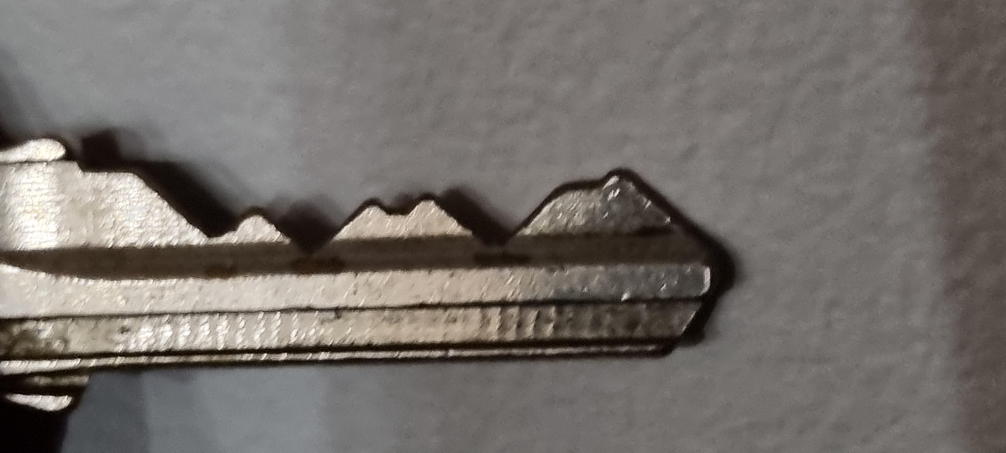 Does this key indicate 4.. or 5 pins? r/lockpicking