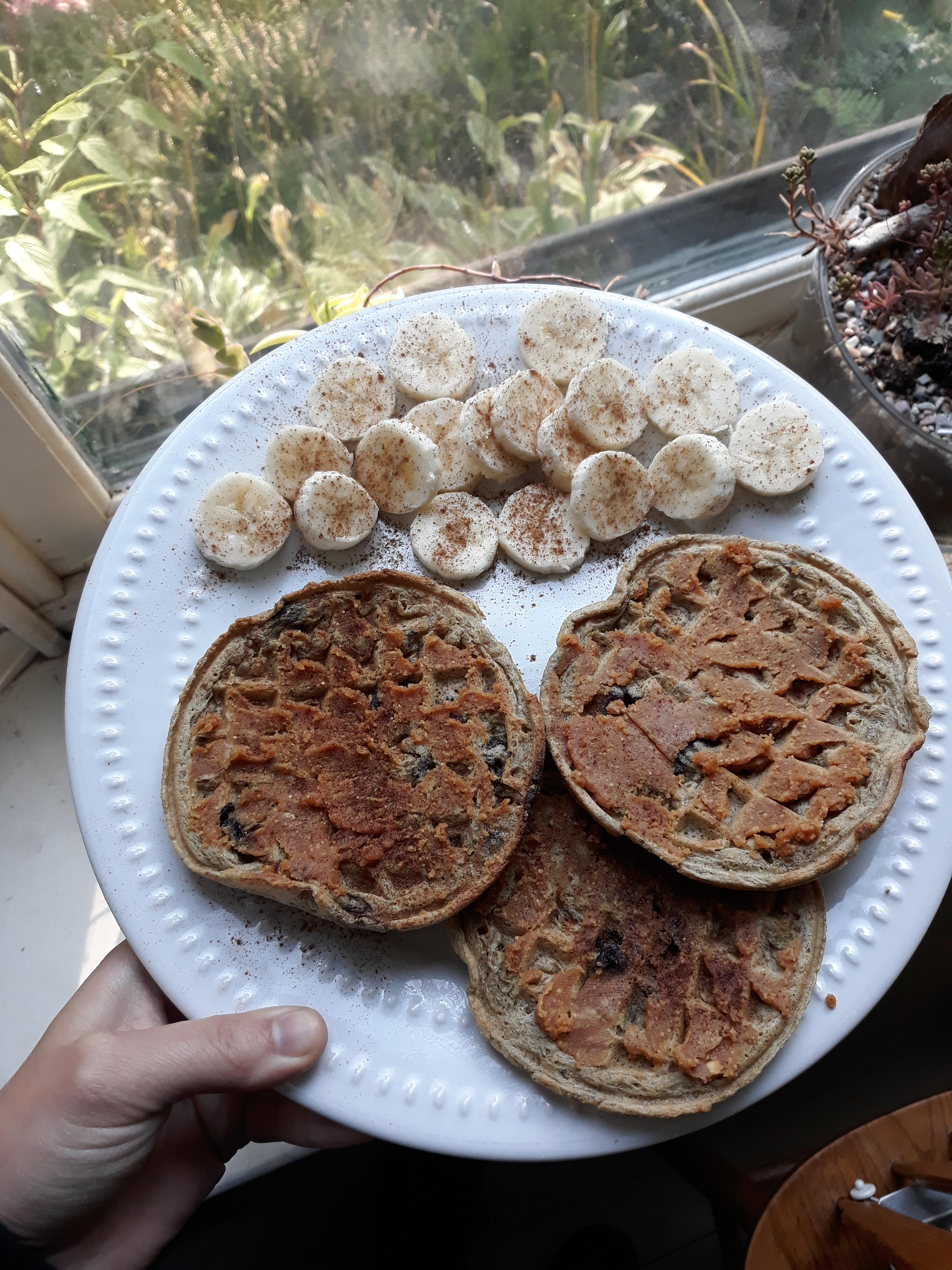 Kashi blueberry waffles are only 65 calories each! 370 calories for 3