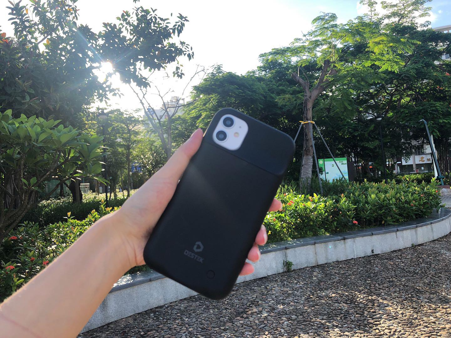 This is the best battery case for my iphone 11. Outdoors