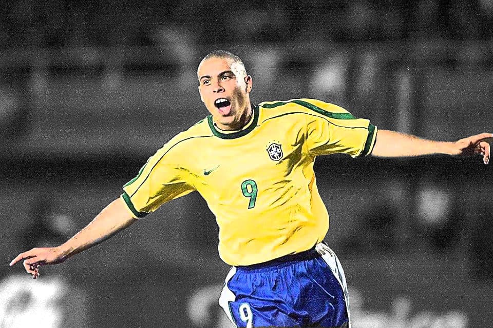 Will there ever be a Ronaldo (R9) legend? pesmobile