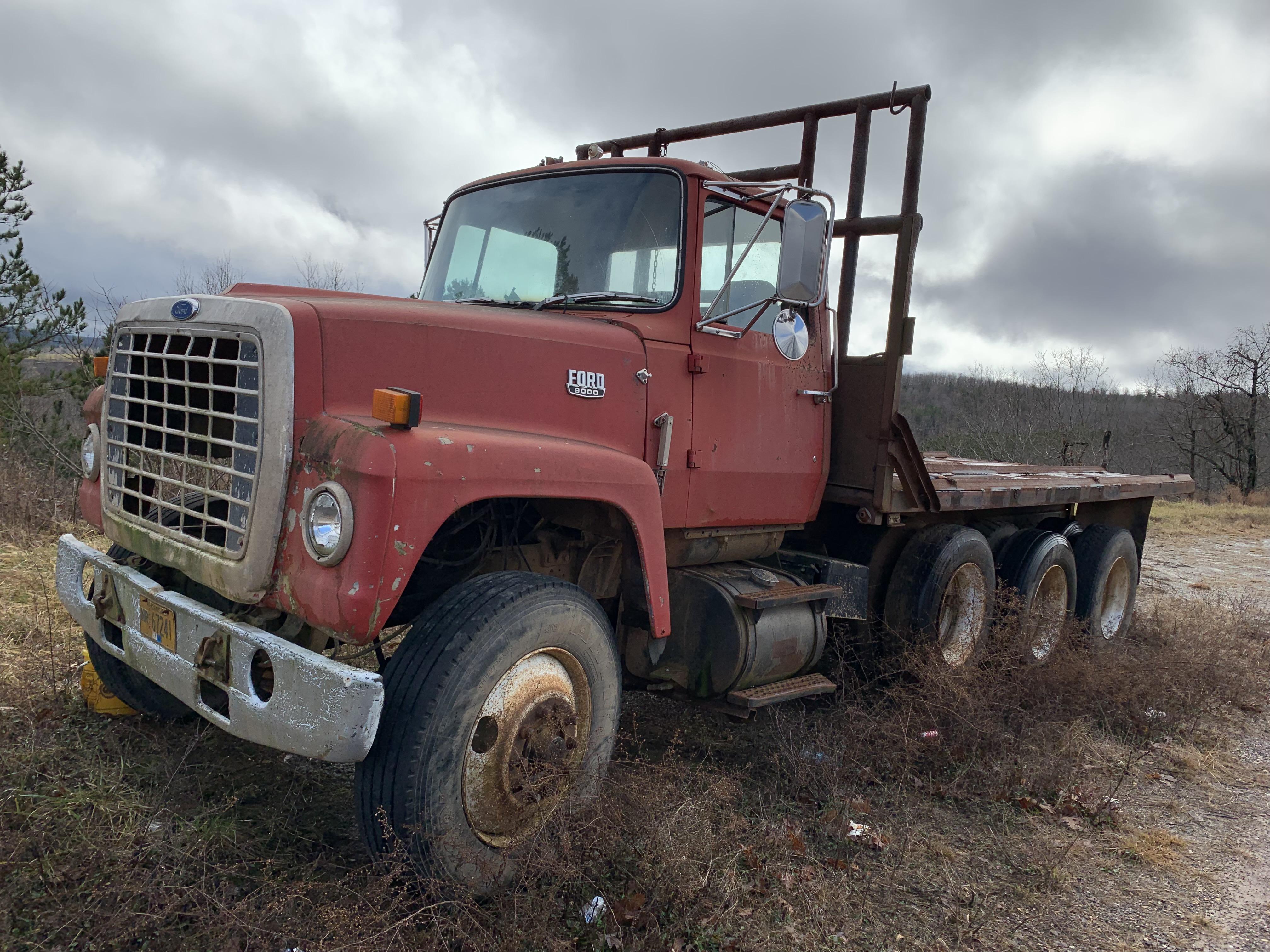 Old Ford 9000 Sitting Top of Ozark Mountains in Arkansas r/Trucks