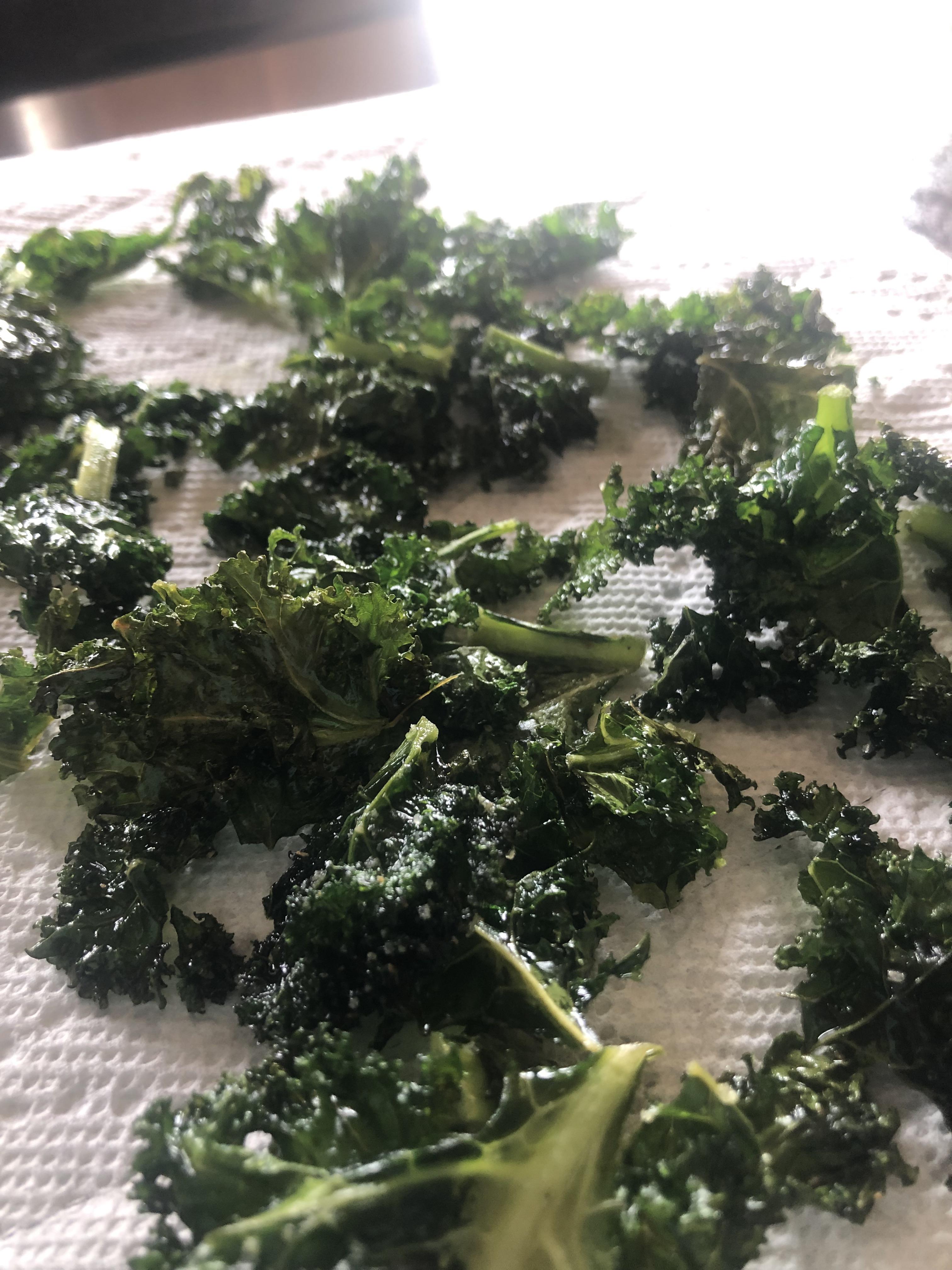 [Homemade] Kale chips!! r/food
