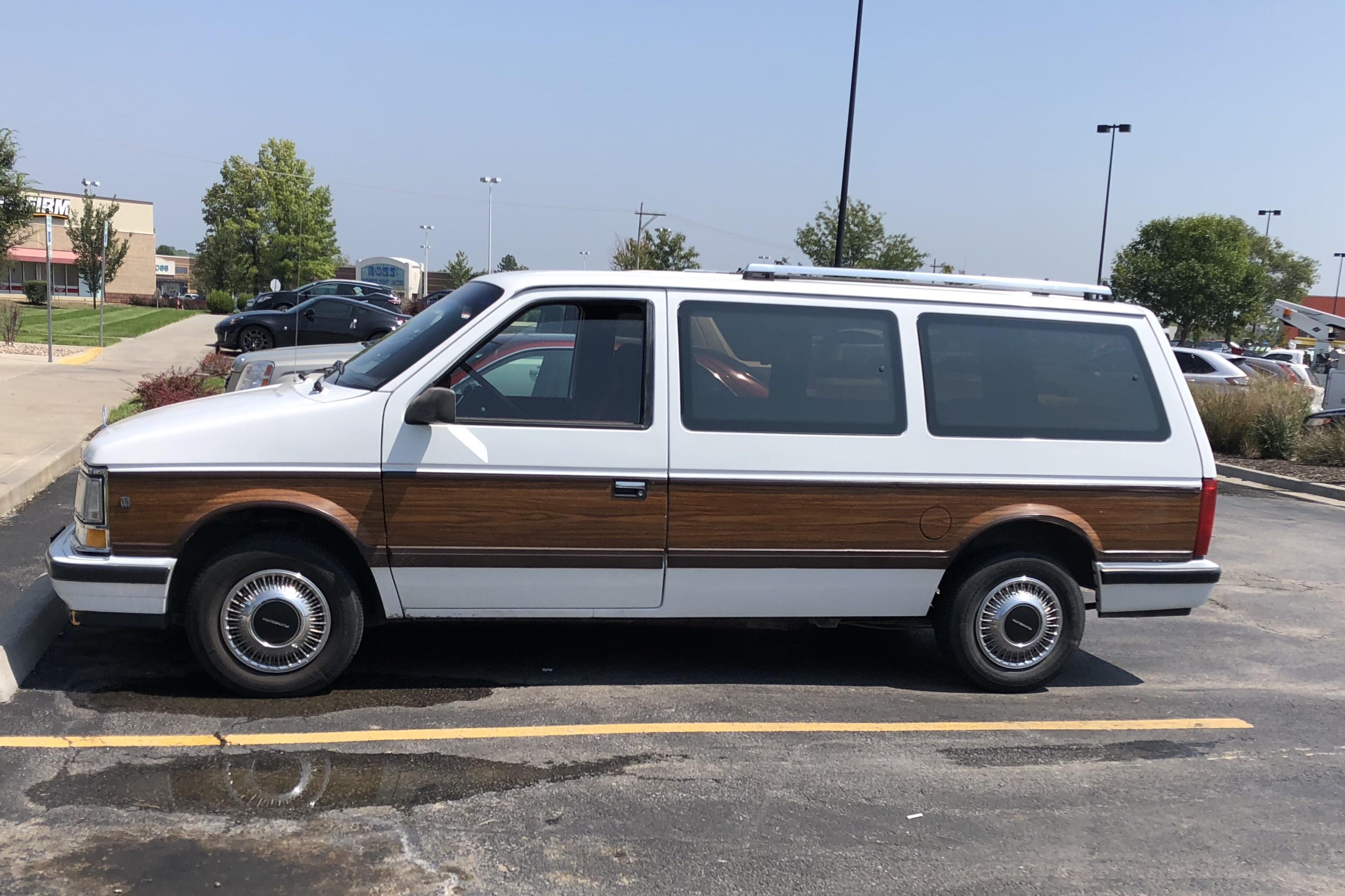 The wood grain minivan. r/nostalgia