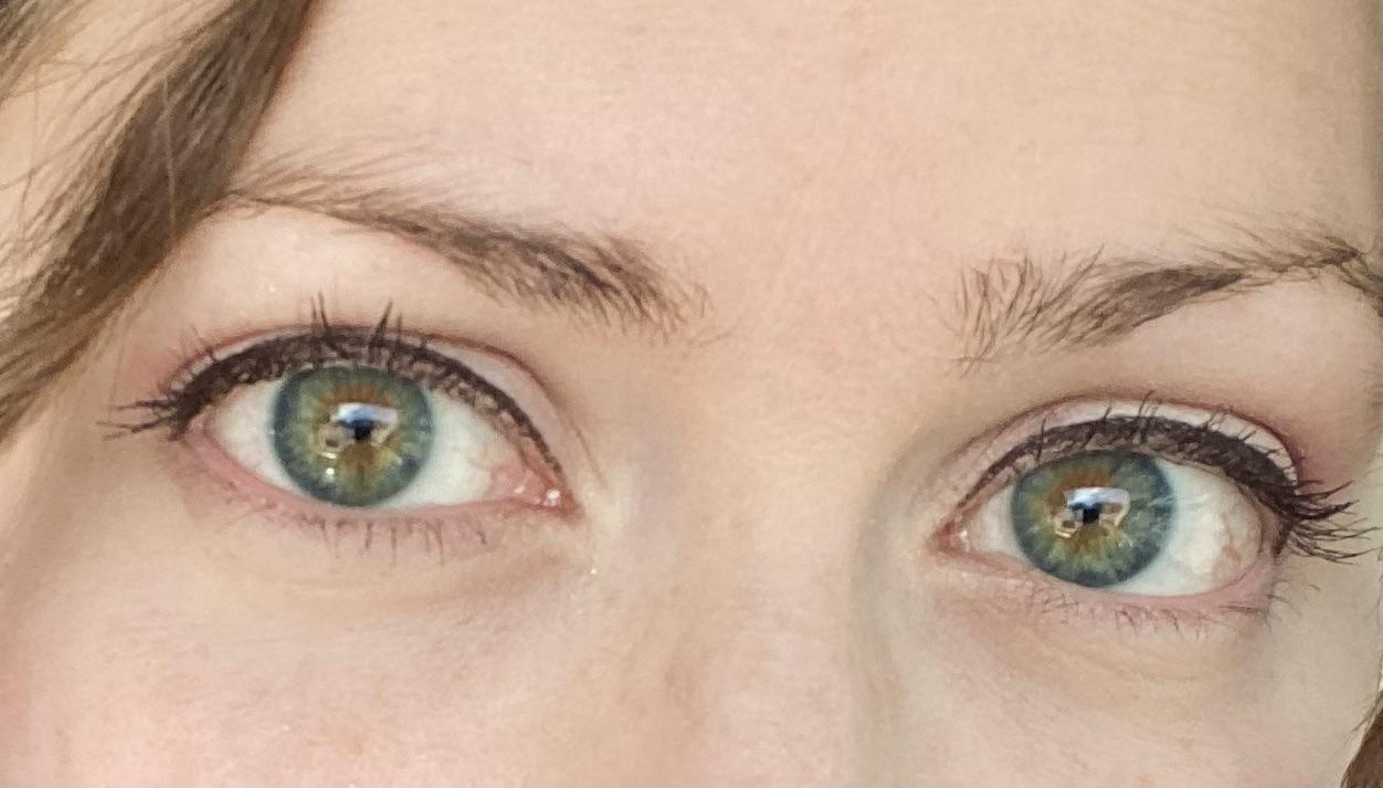 Green/Hazel? eyes